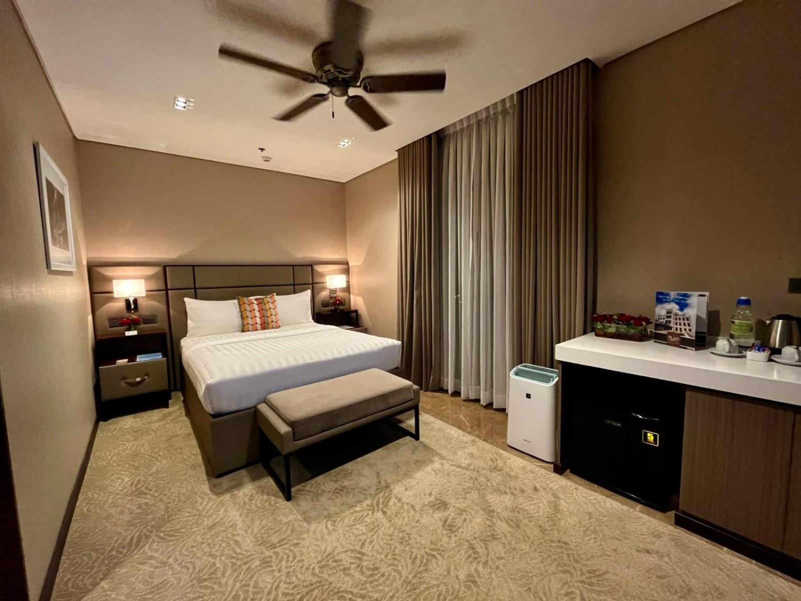 Deluxe Queen Room
