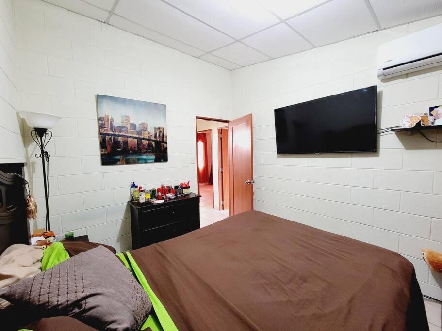 One-Bedroom House photo 1