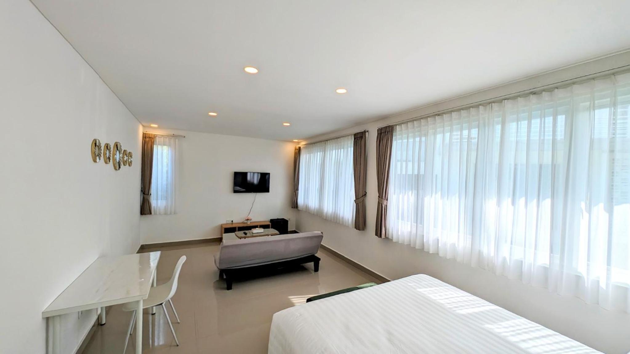 Apartment with Pool View  - Photo 2