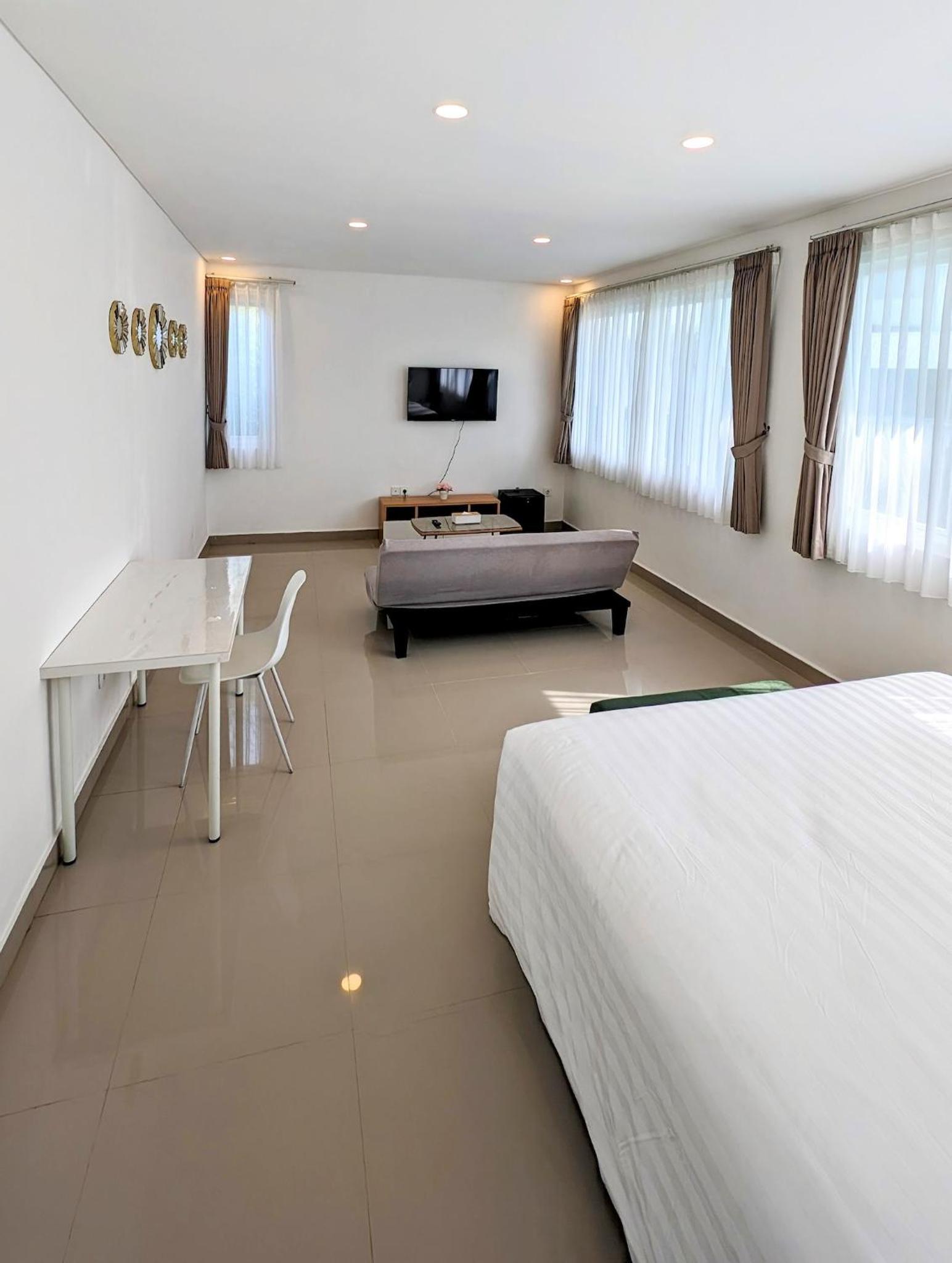 Apartment with Pool View  - Photo 12