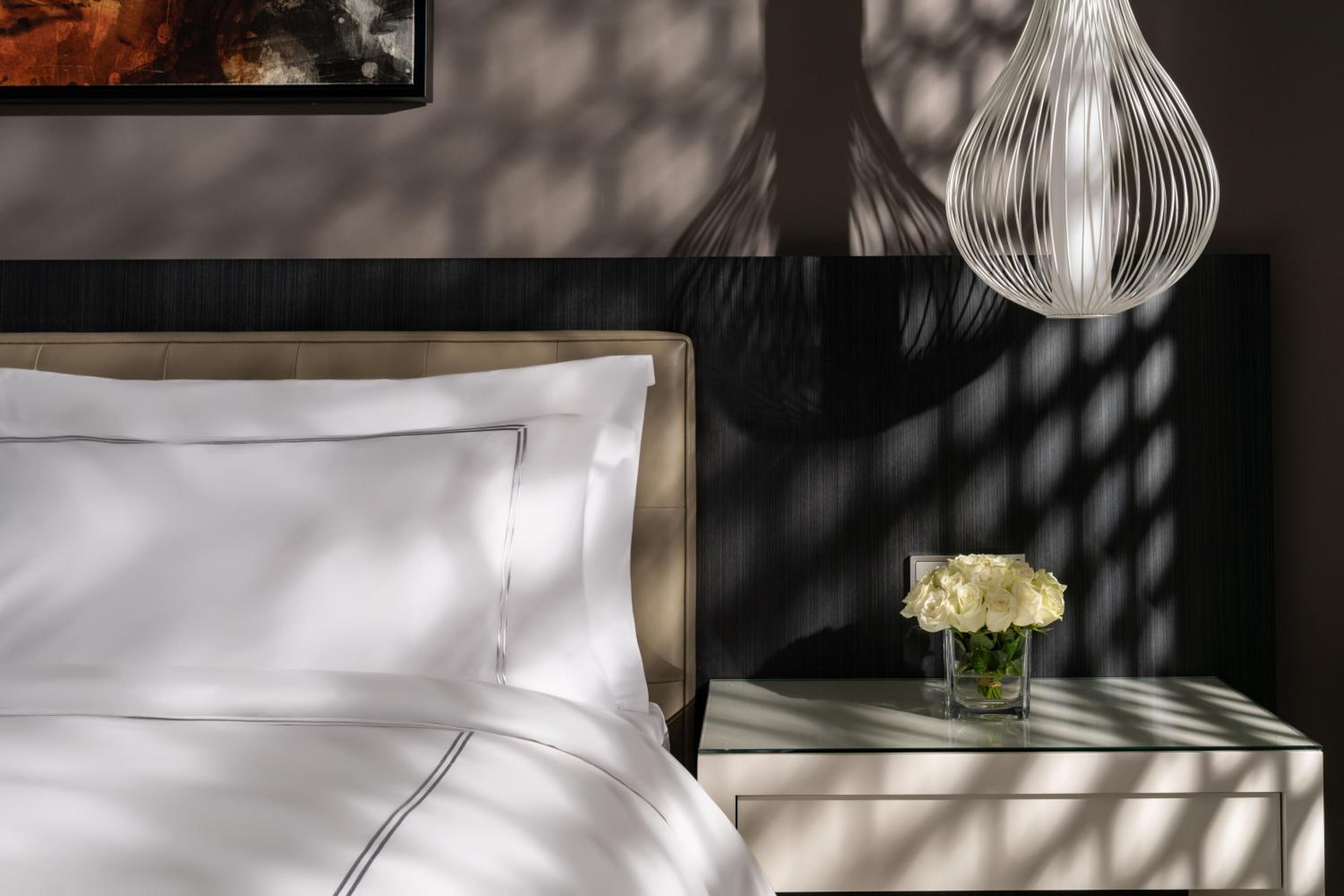 Deluxe Queen Room with Two Queen Beds - Non-Smoking - Photo 3