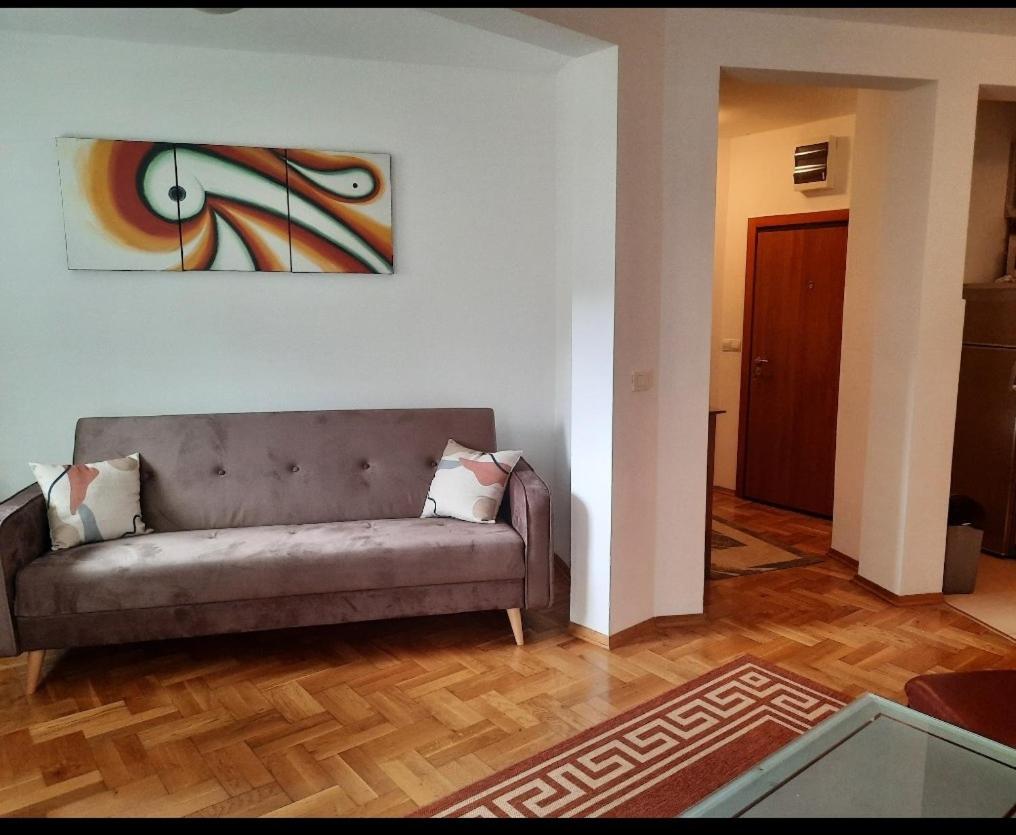 Apartment photo 2