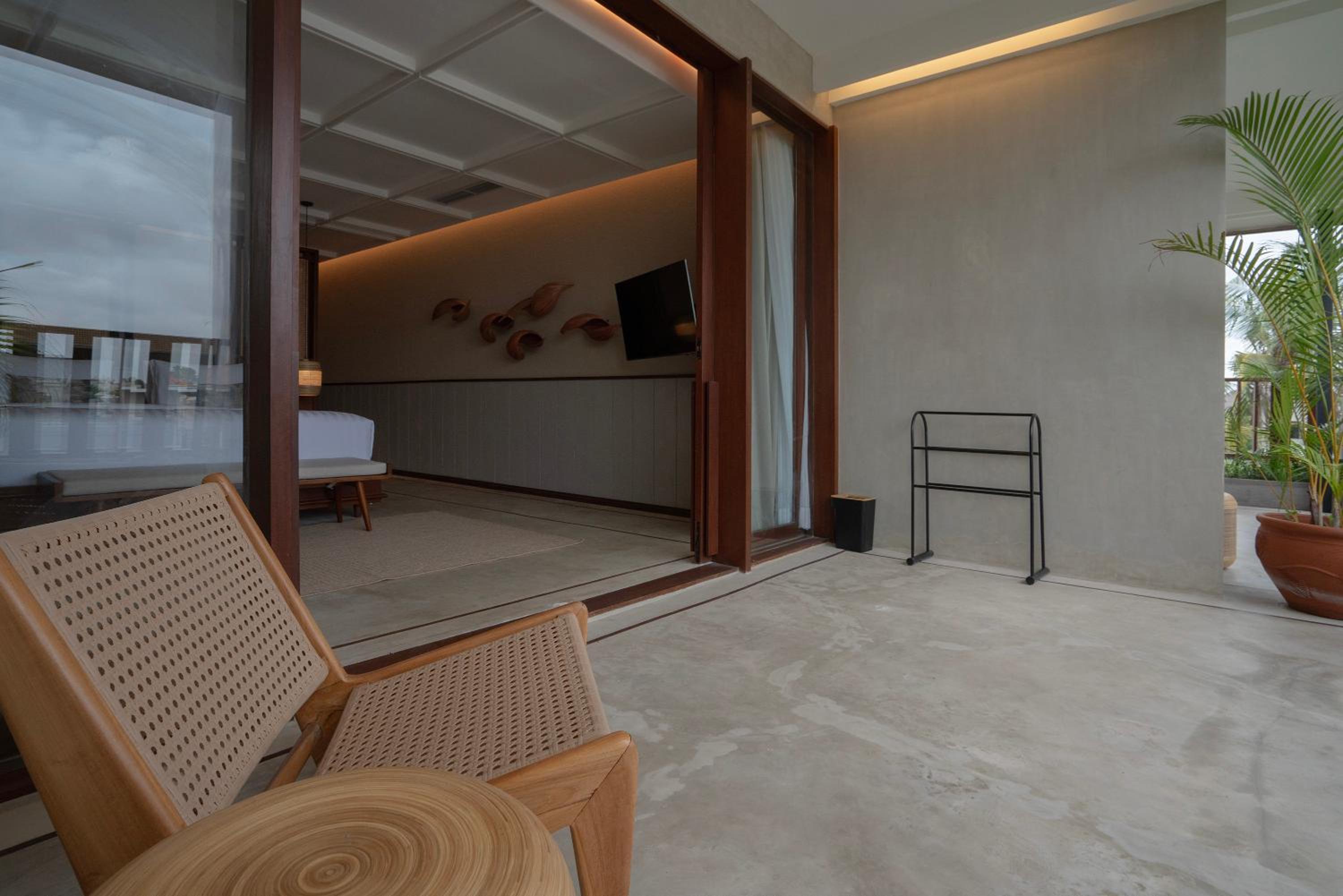 King Suite with Balcony photo 2