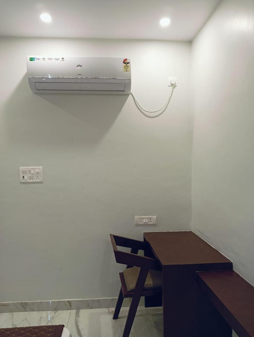 Deluxe Double Room (2 Adults + 1 Child)