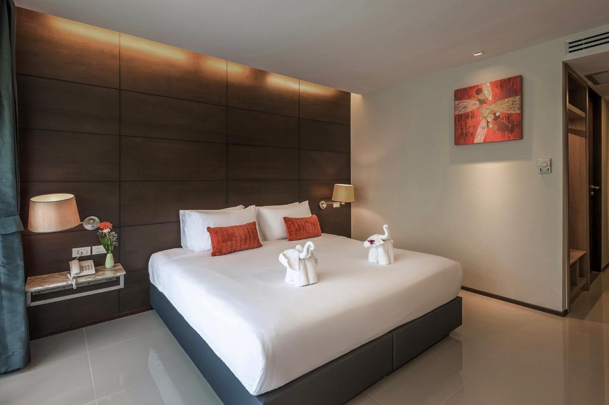 Deluxe Double or Twin Room with Pool View - Photo 1