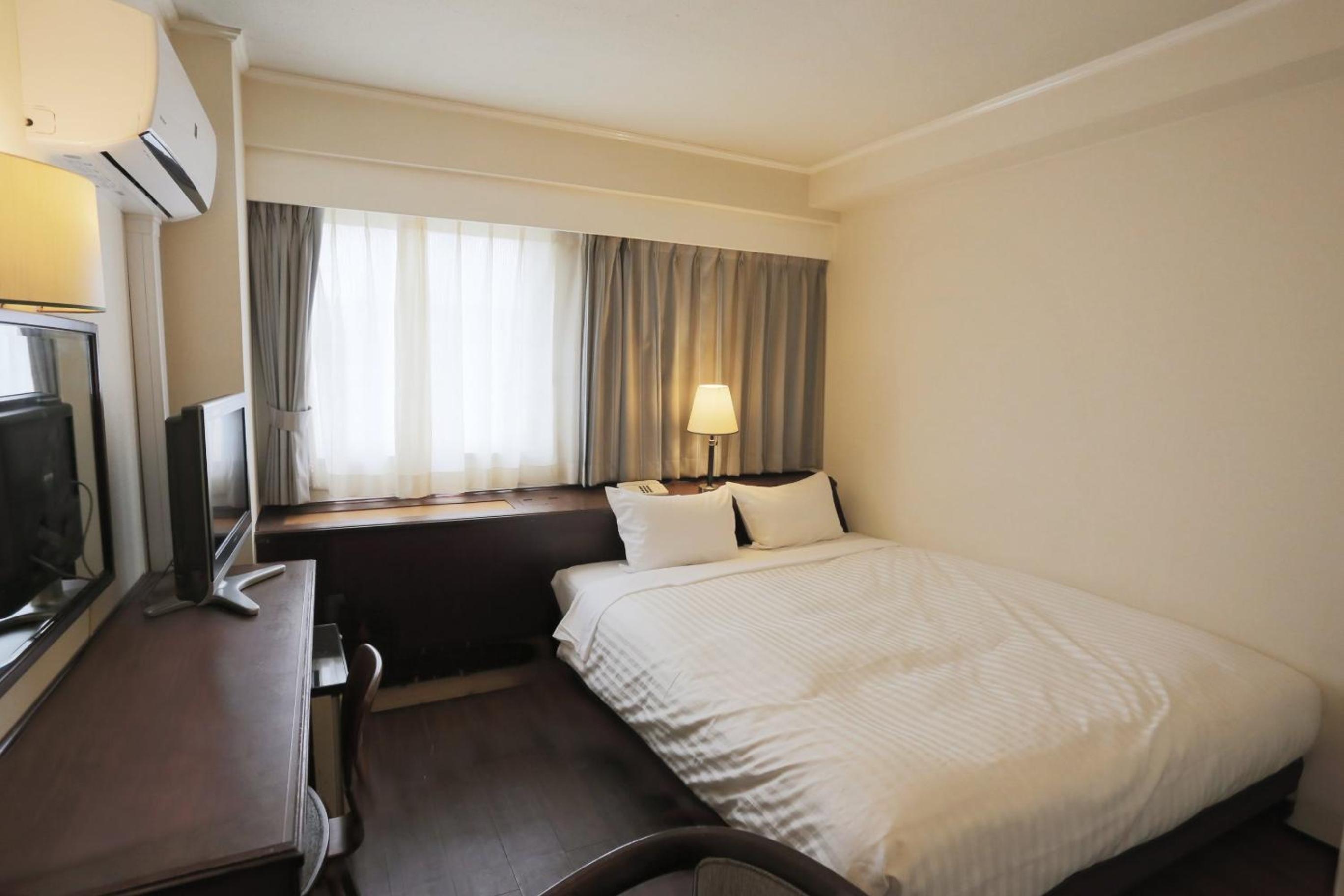 Large Double Room - Non-Smoking photo 2