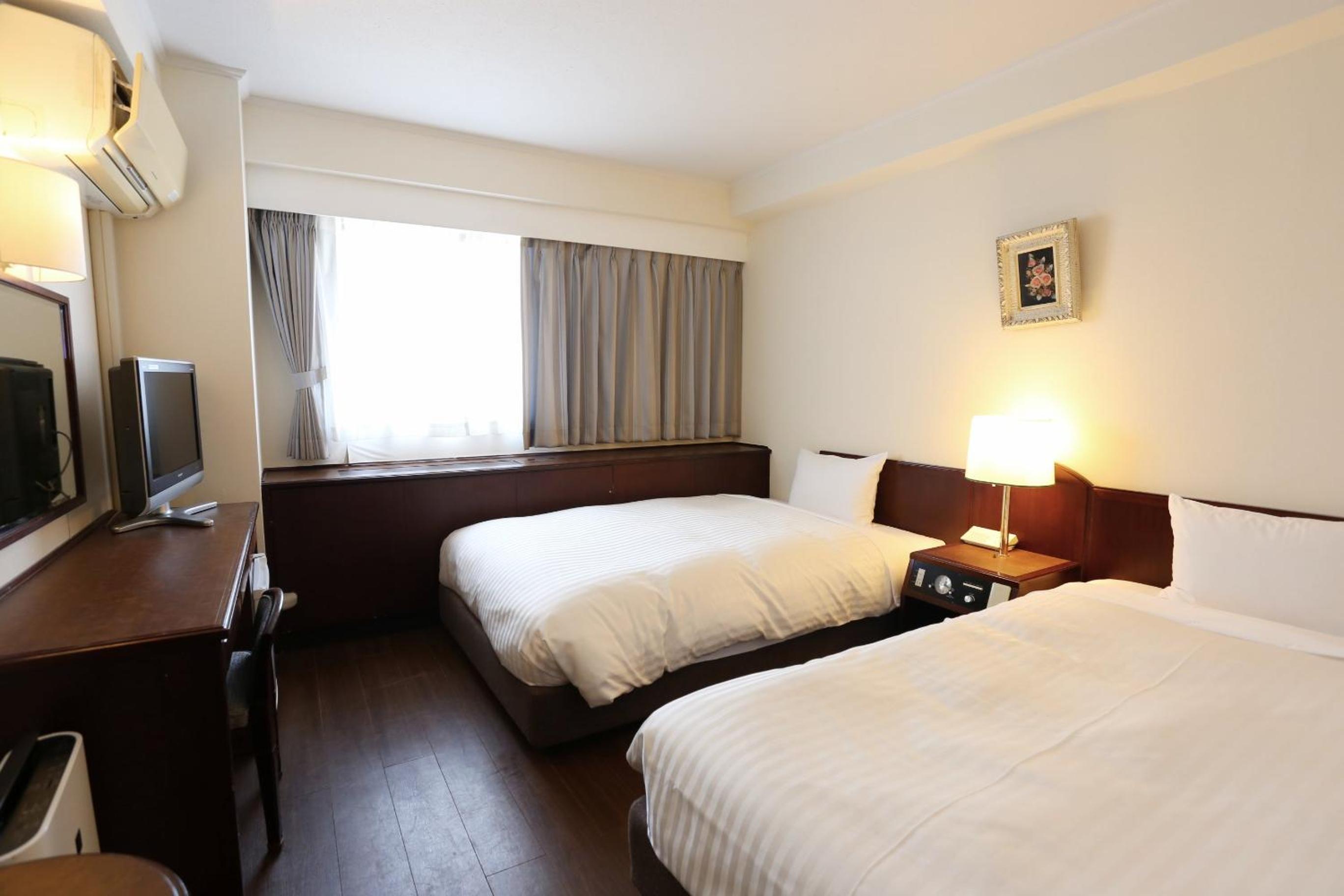 Twin Room - Non-Smoking photo 1