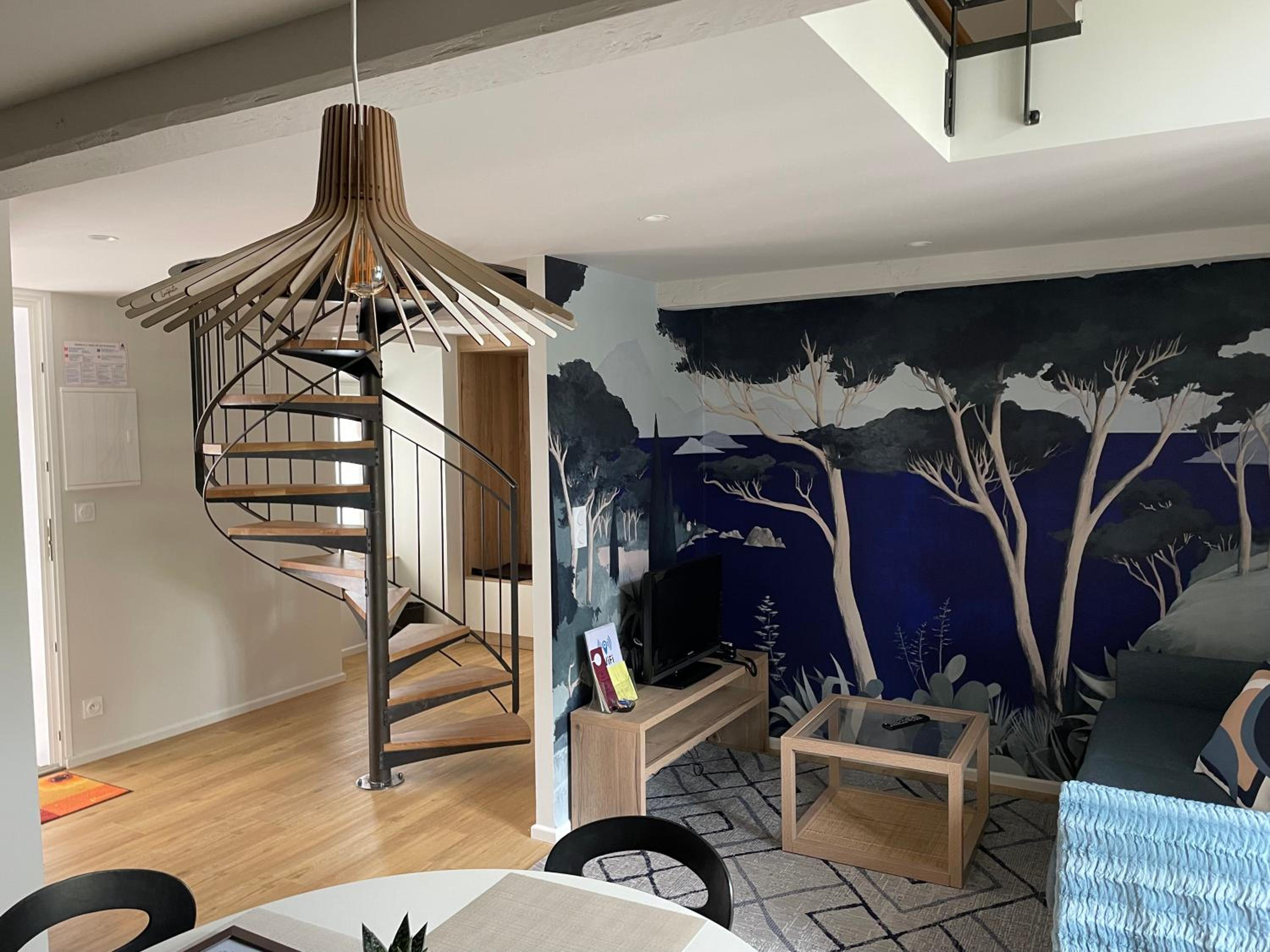 Deluxe One-Bedroom Apartment with Harbor View photo 2