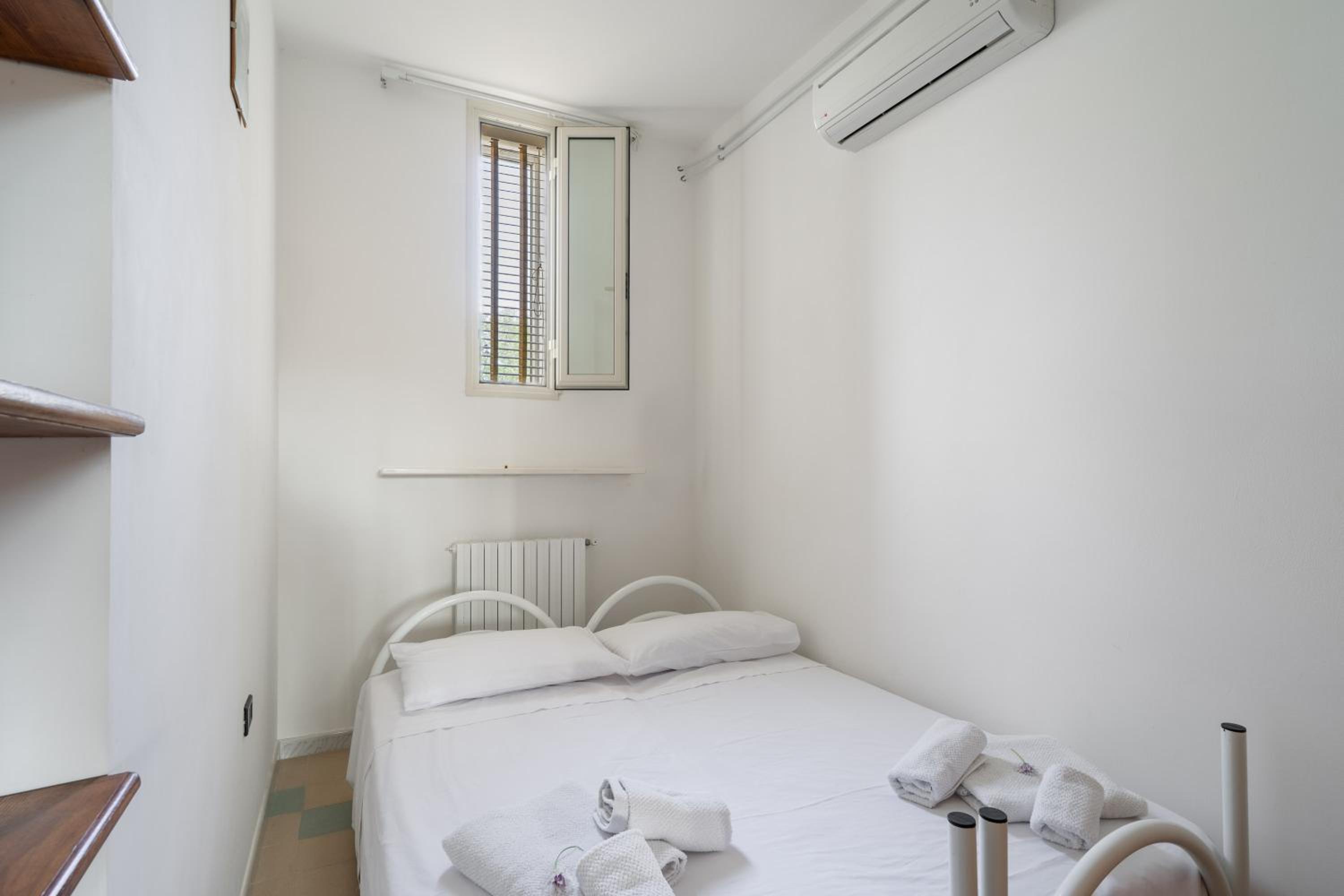 Two-Bedroom House photo 3