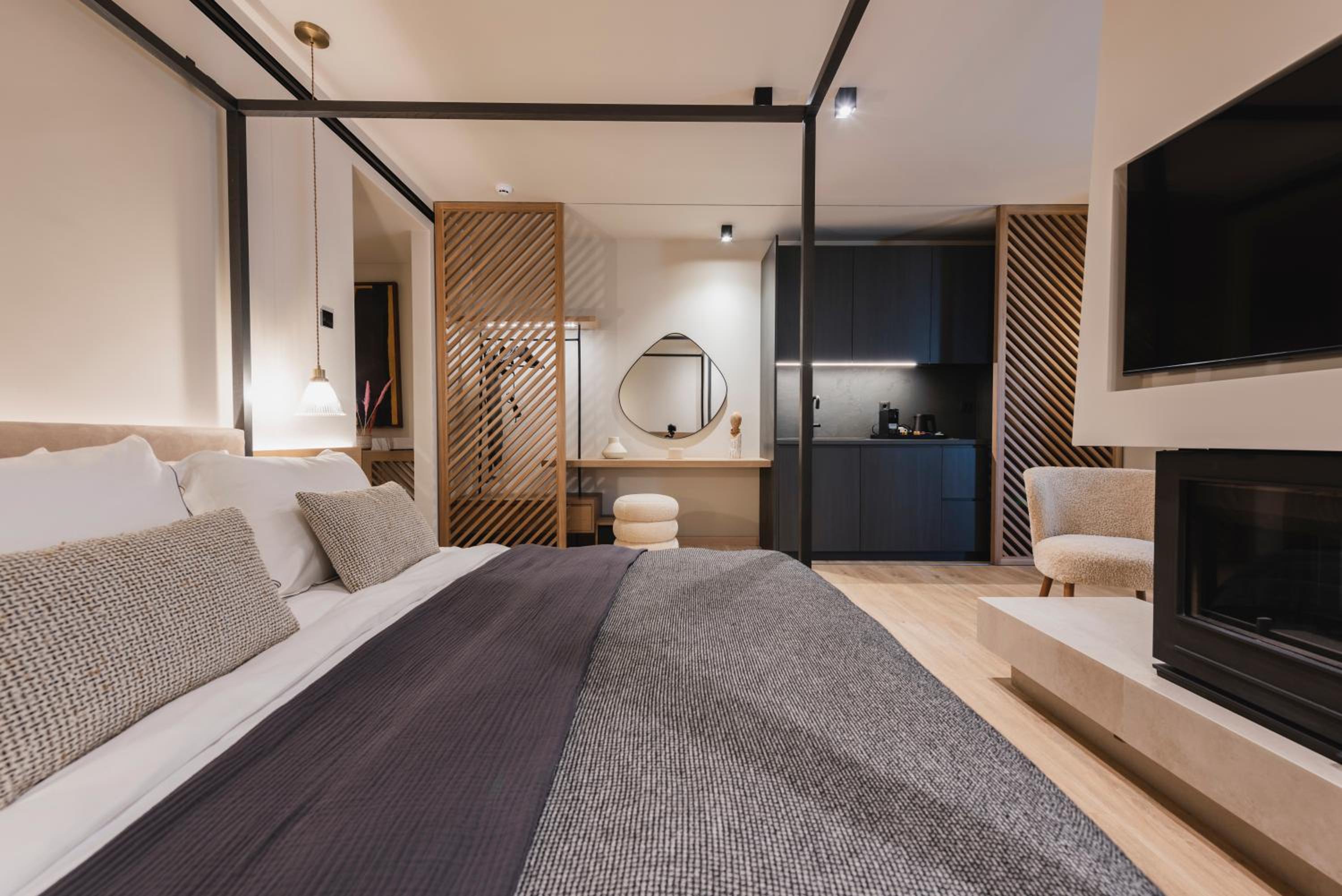  Executive Suite with Mountain View photo 2