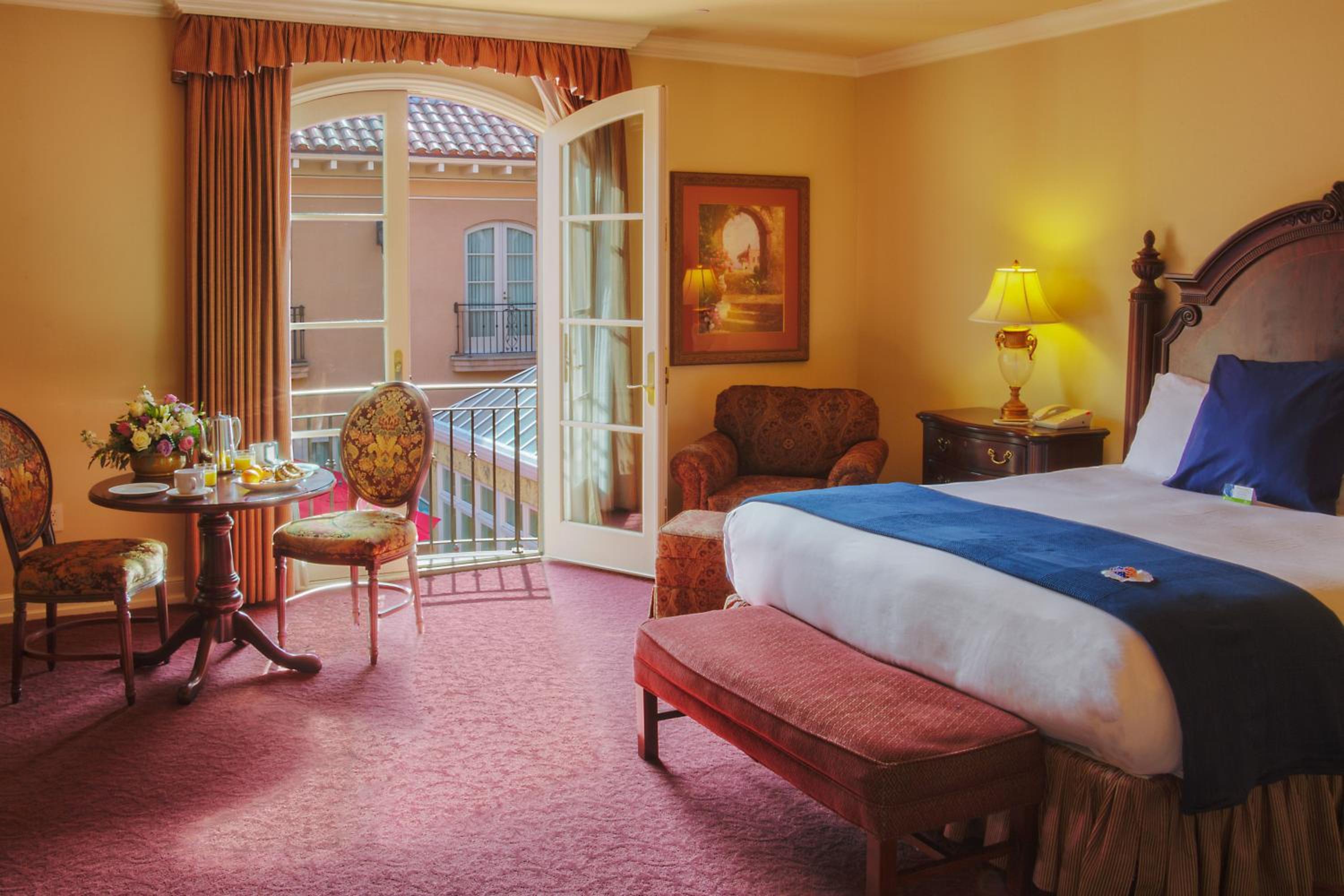 King Room with Balcony - Photo 1