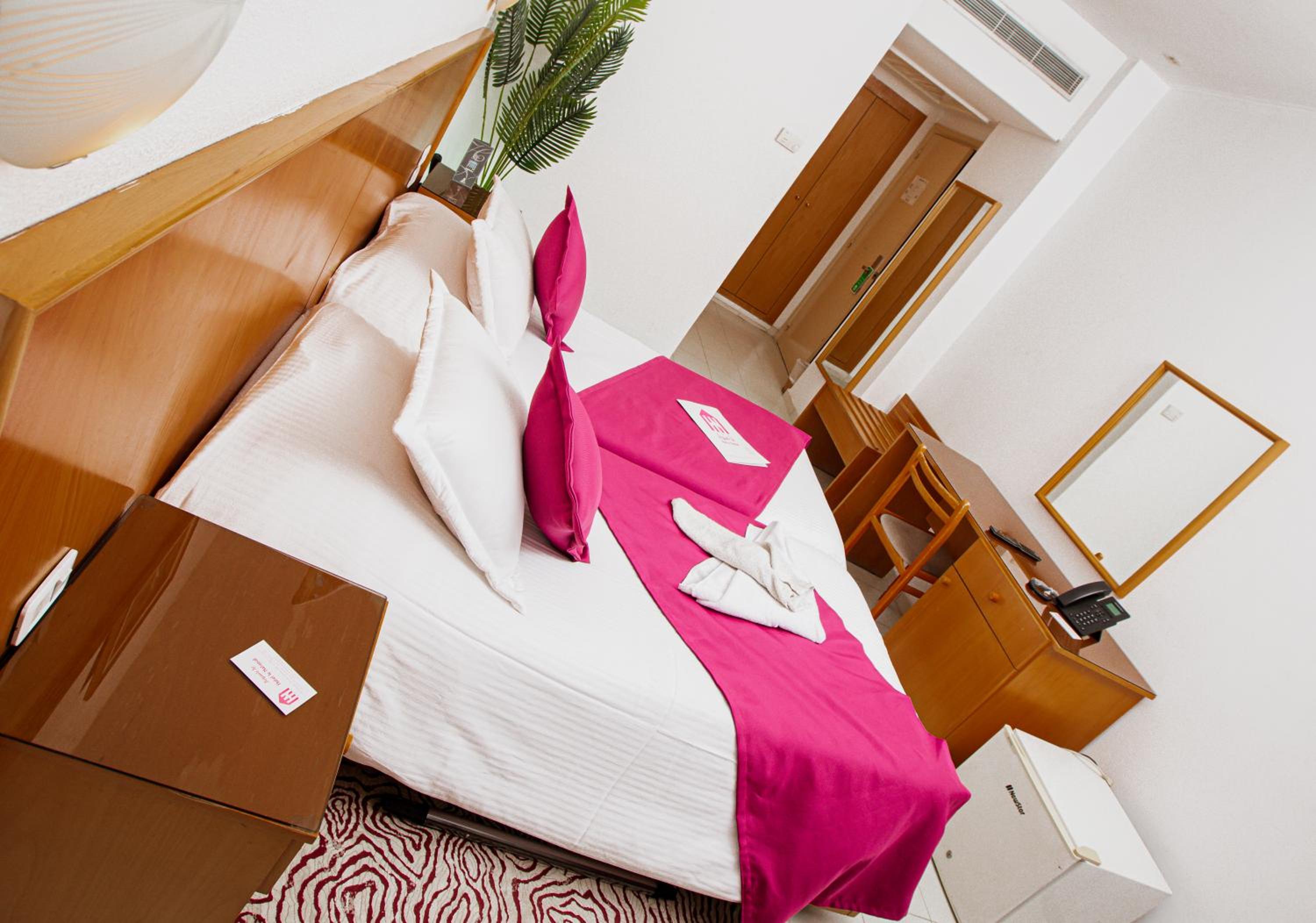 Standard Double Room - Photo 3