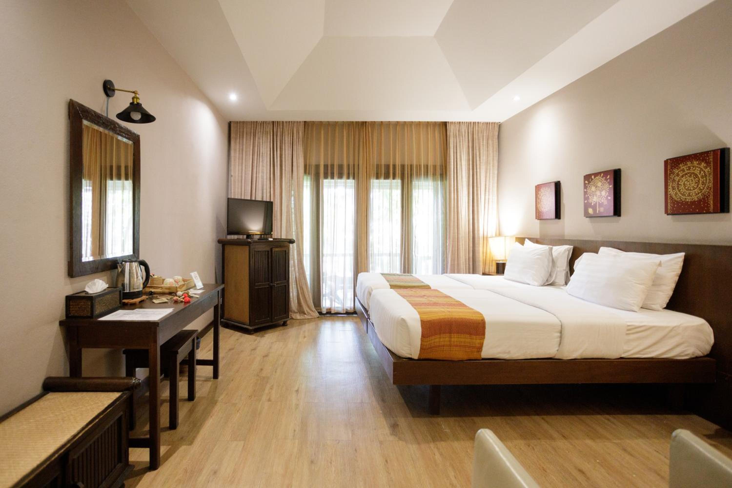 Superior Double or Twin Room with River View - Photo 7