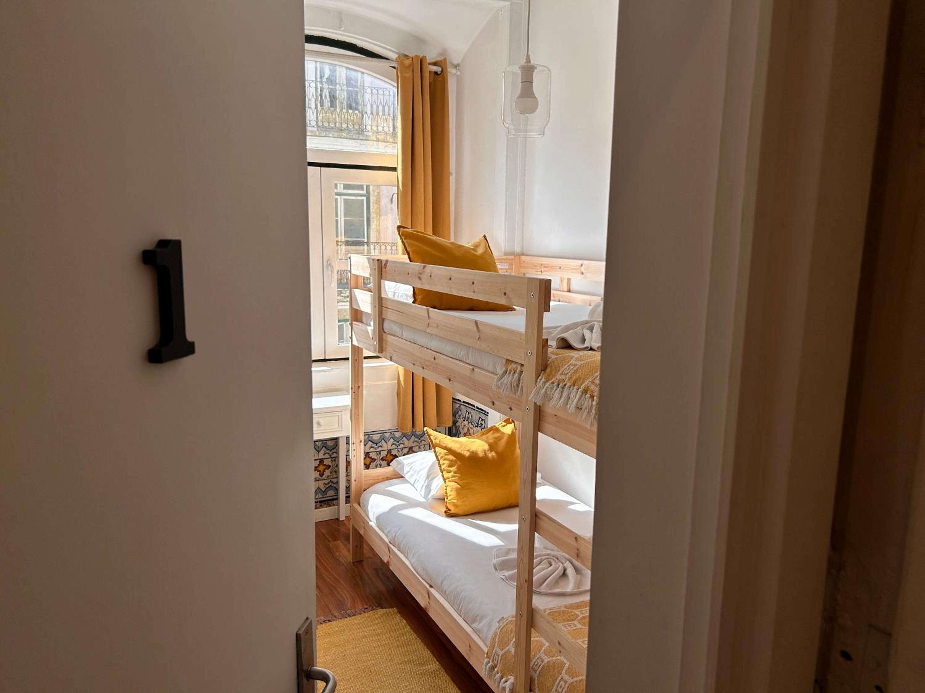 Bunk-Bed Room with Shared Bathroom - 3rd floor photo 1