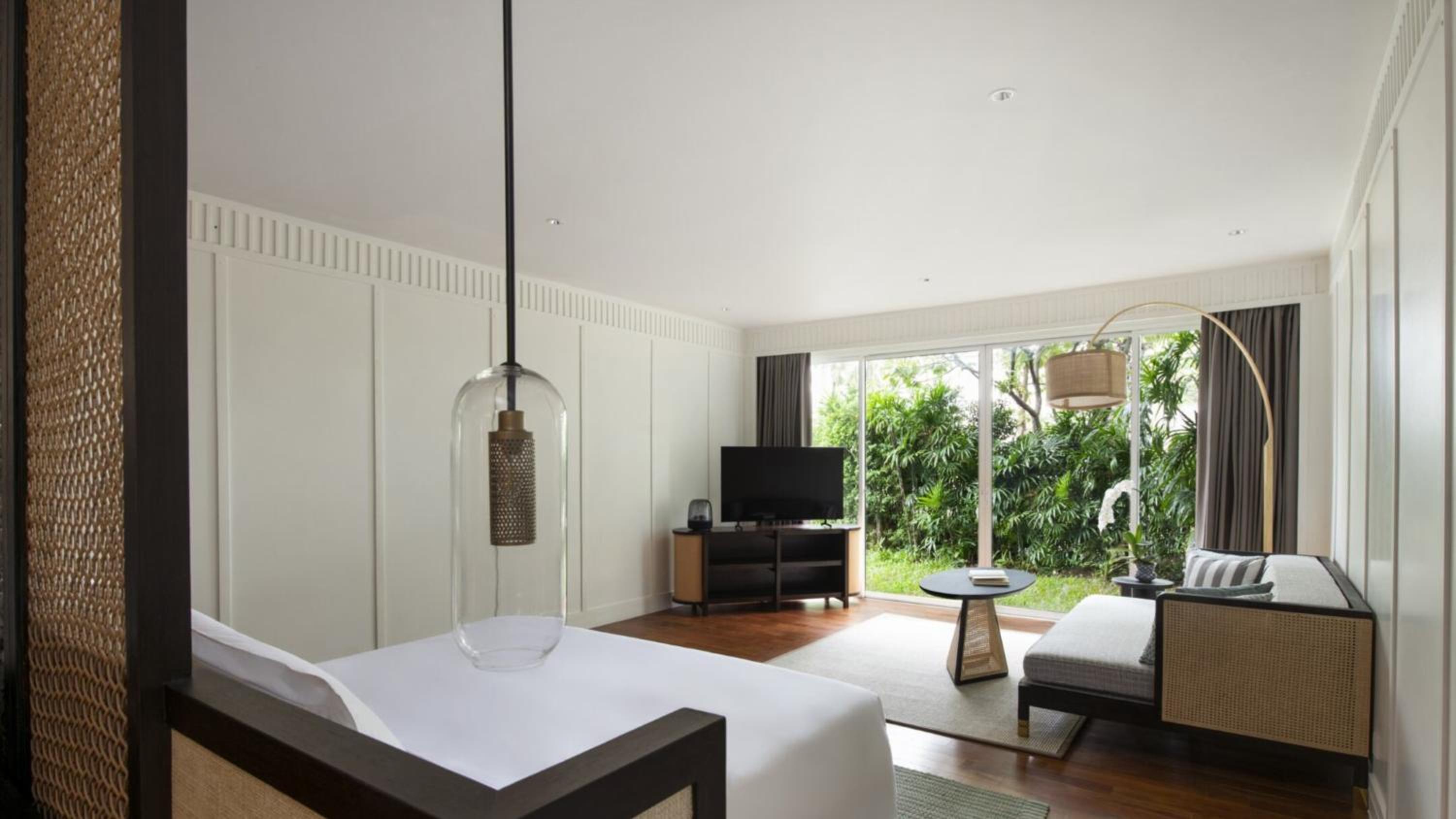 One-Bedroom Suite with Private Pool and Club Lounge Access - Photo 4