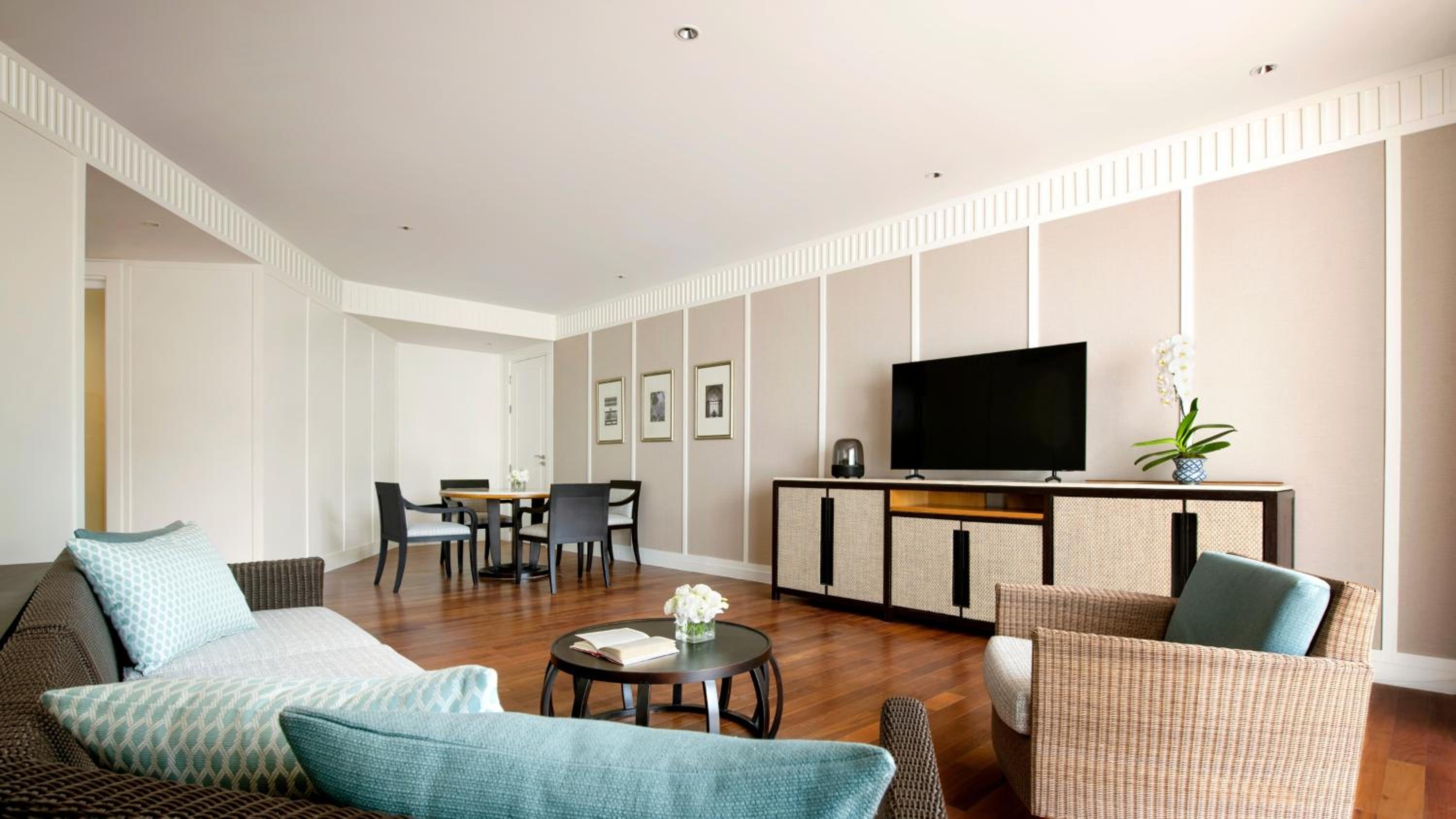 One-Bedroom Suite with Private Pool and Club Lounge Access - Photo 6