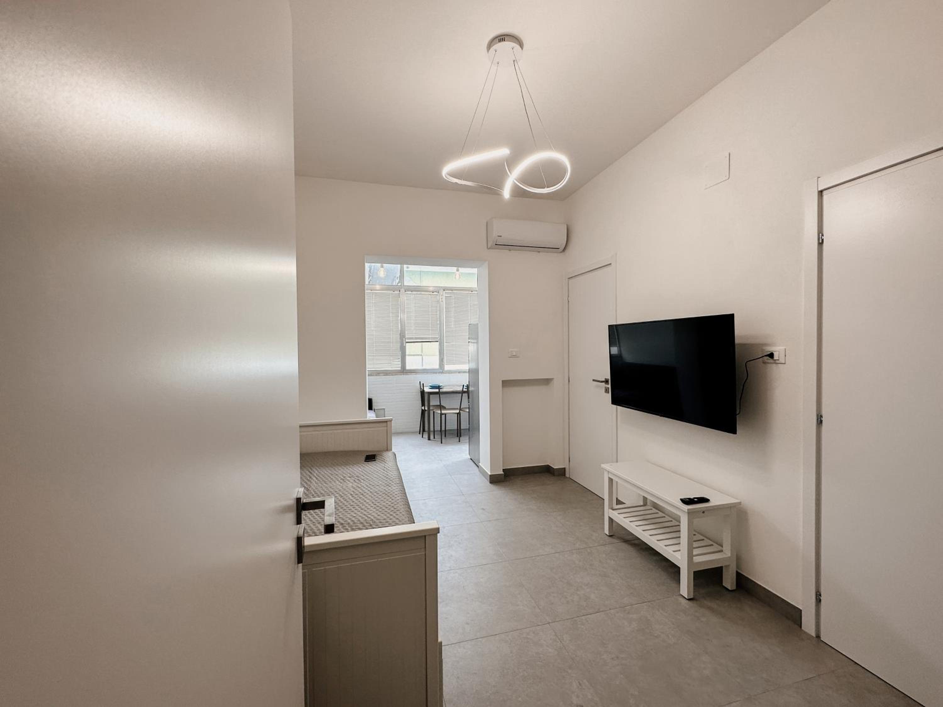 One-Bedroom Apartment photo 1
