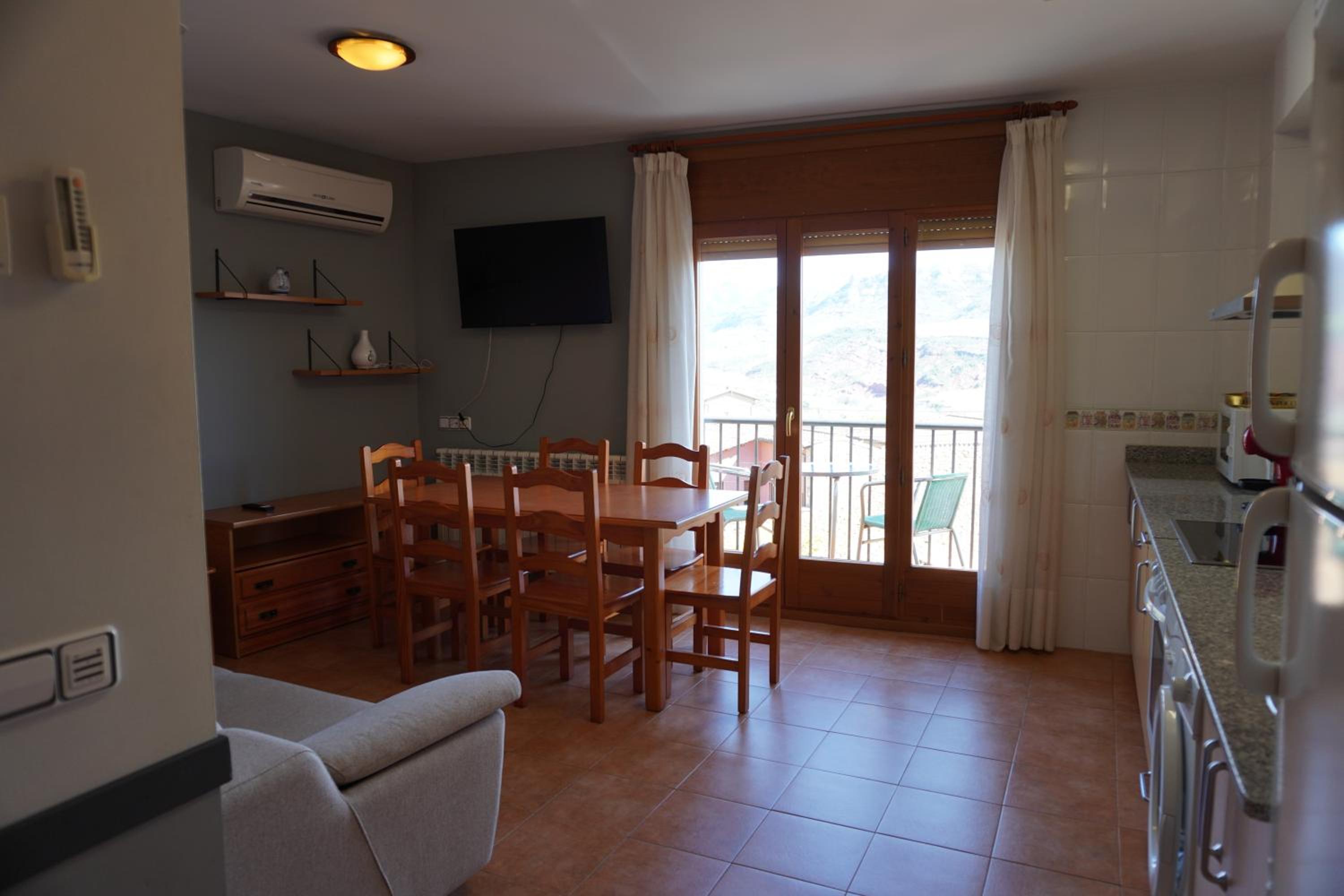 Two-Bedroom Apartment with Mountain View photo 2