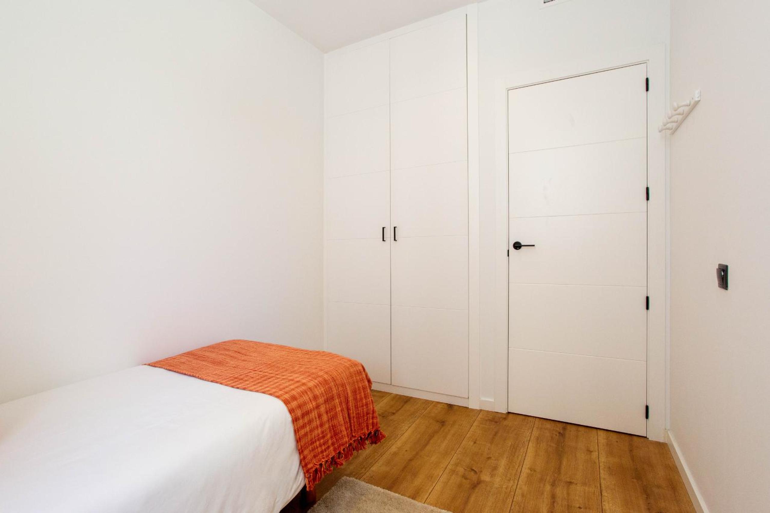 Three-Bedroom Apartment - High Floor photo 3