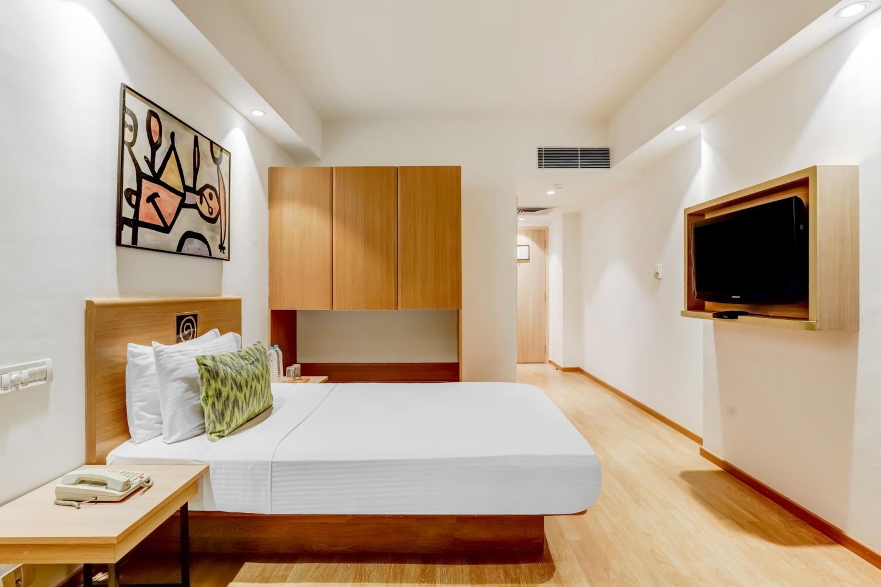Business Double Room - Photo 1