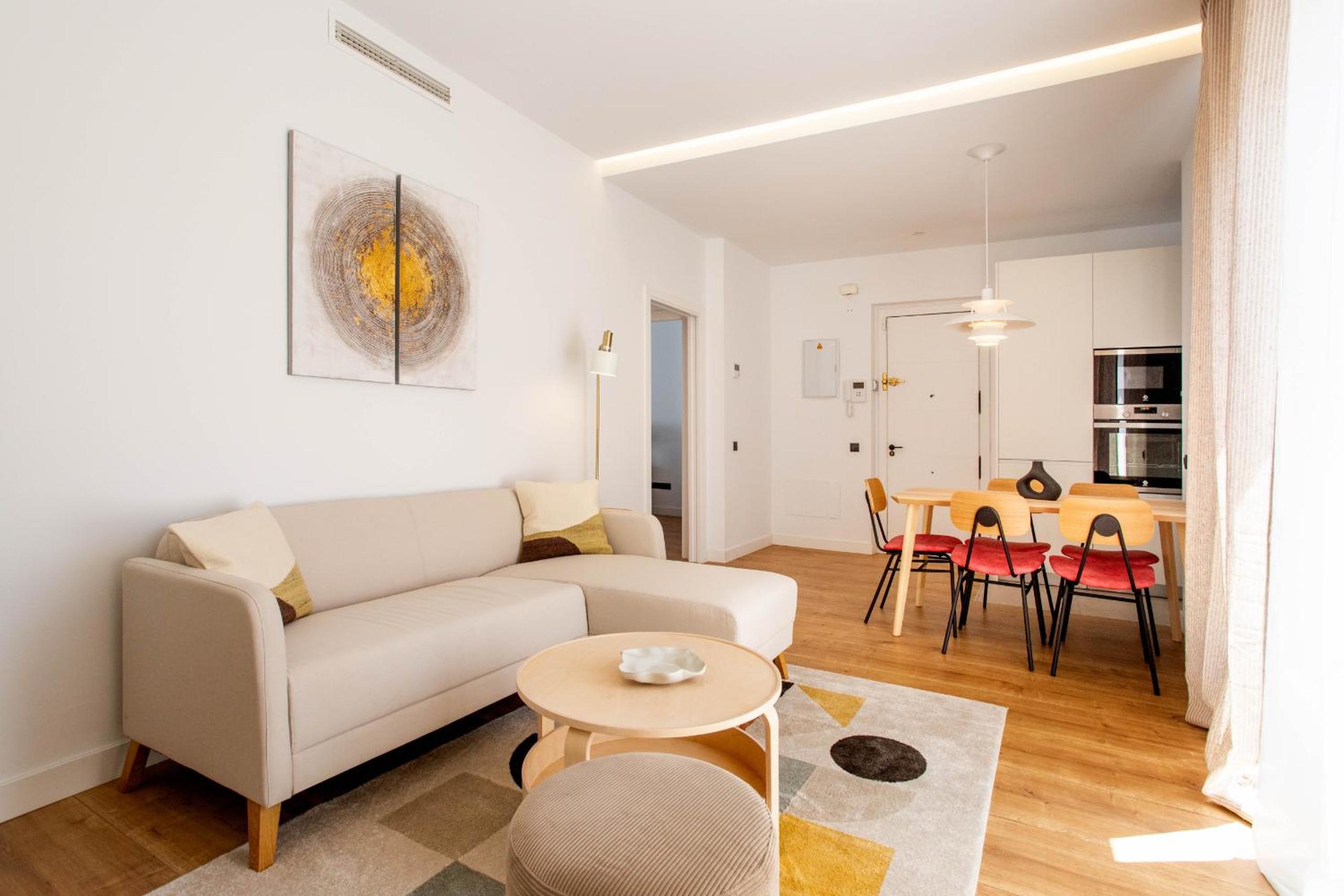 Three-Bedroom Apartment with Balcony photo 3