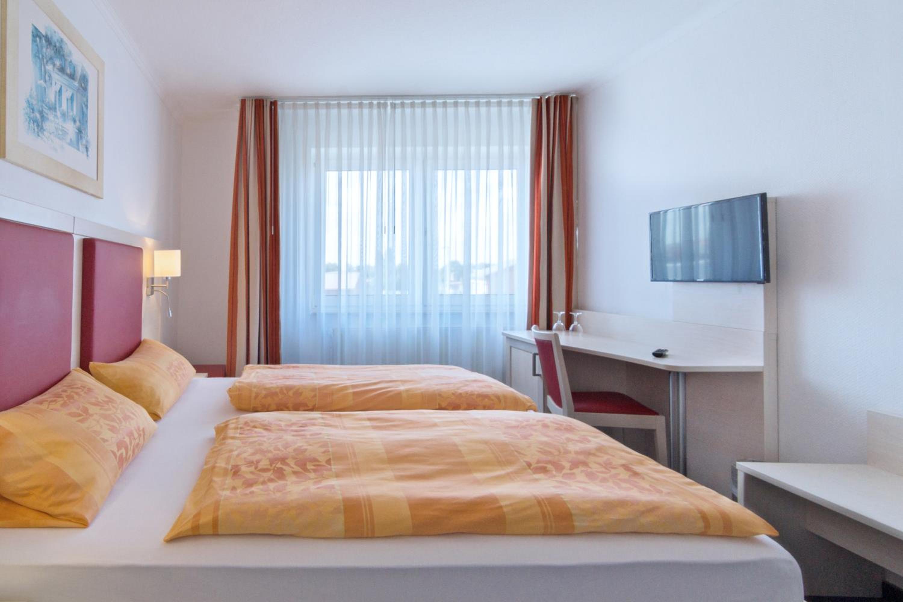 Double Room with Private External Bathroom photo 2