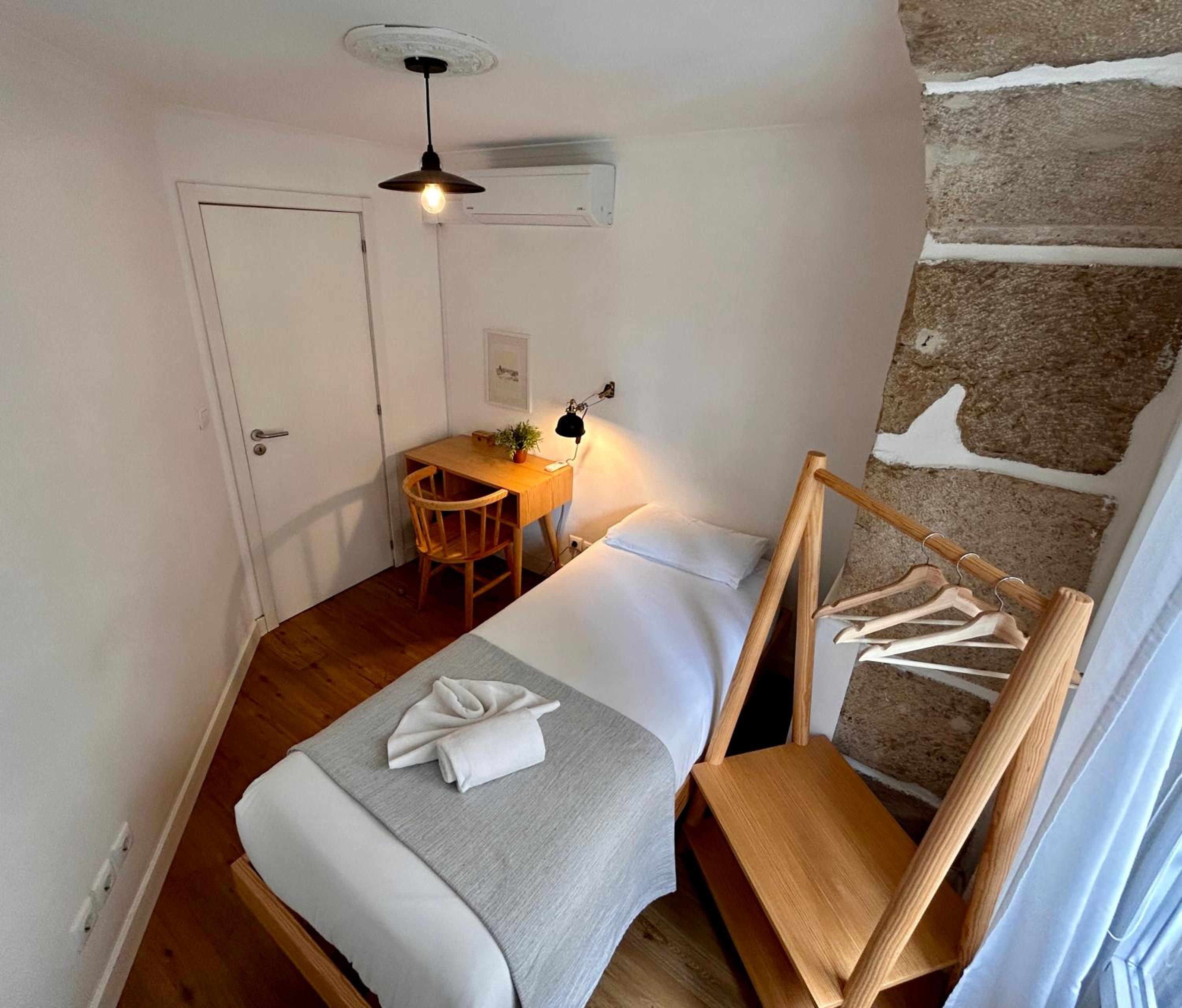 Single Room with Shared Bathroom photo 3