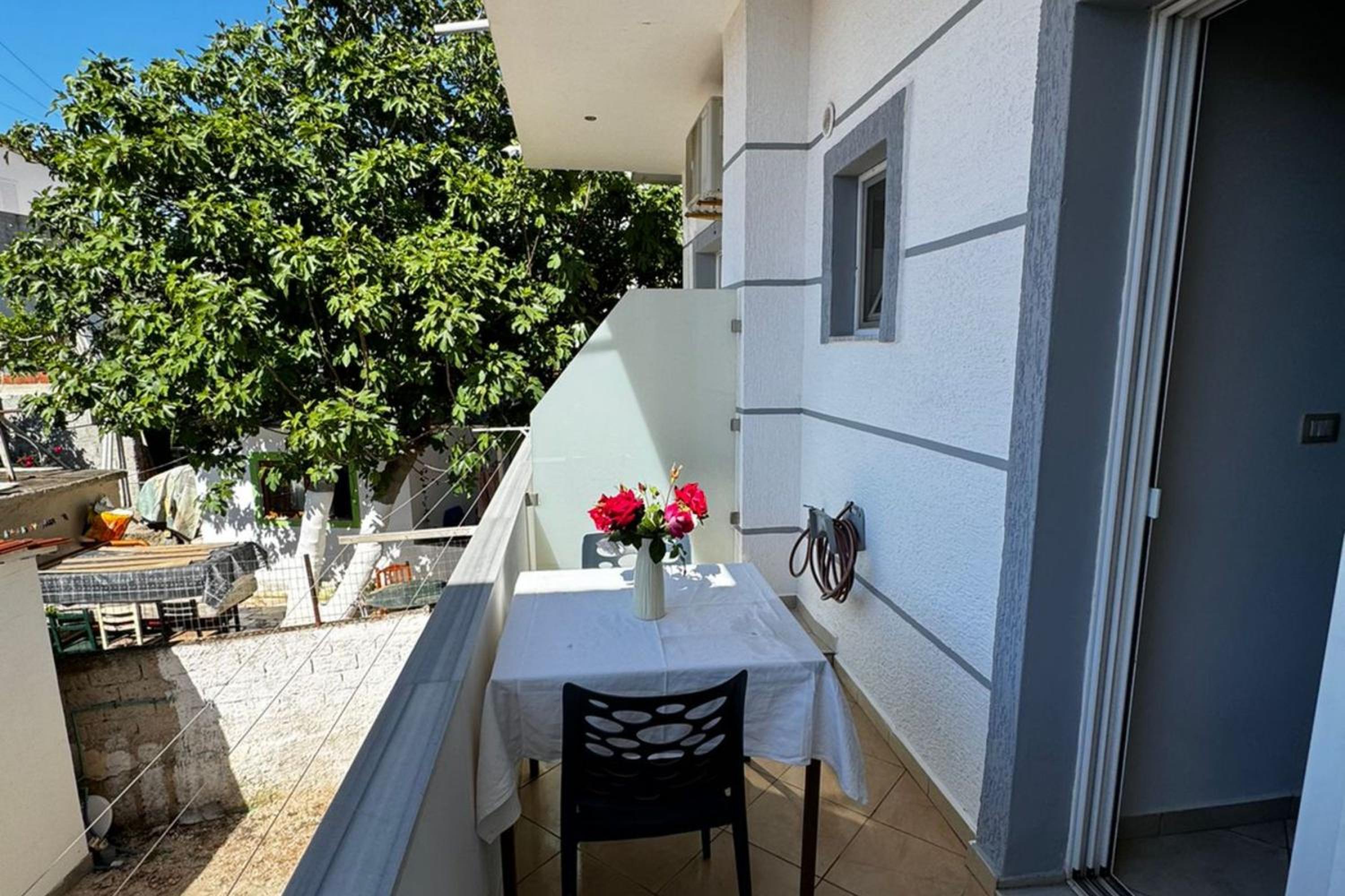 Apartment with Balcony photo 3