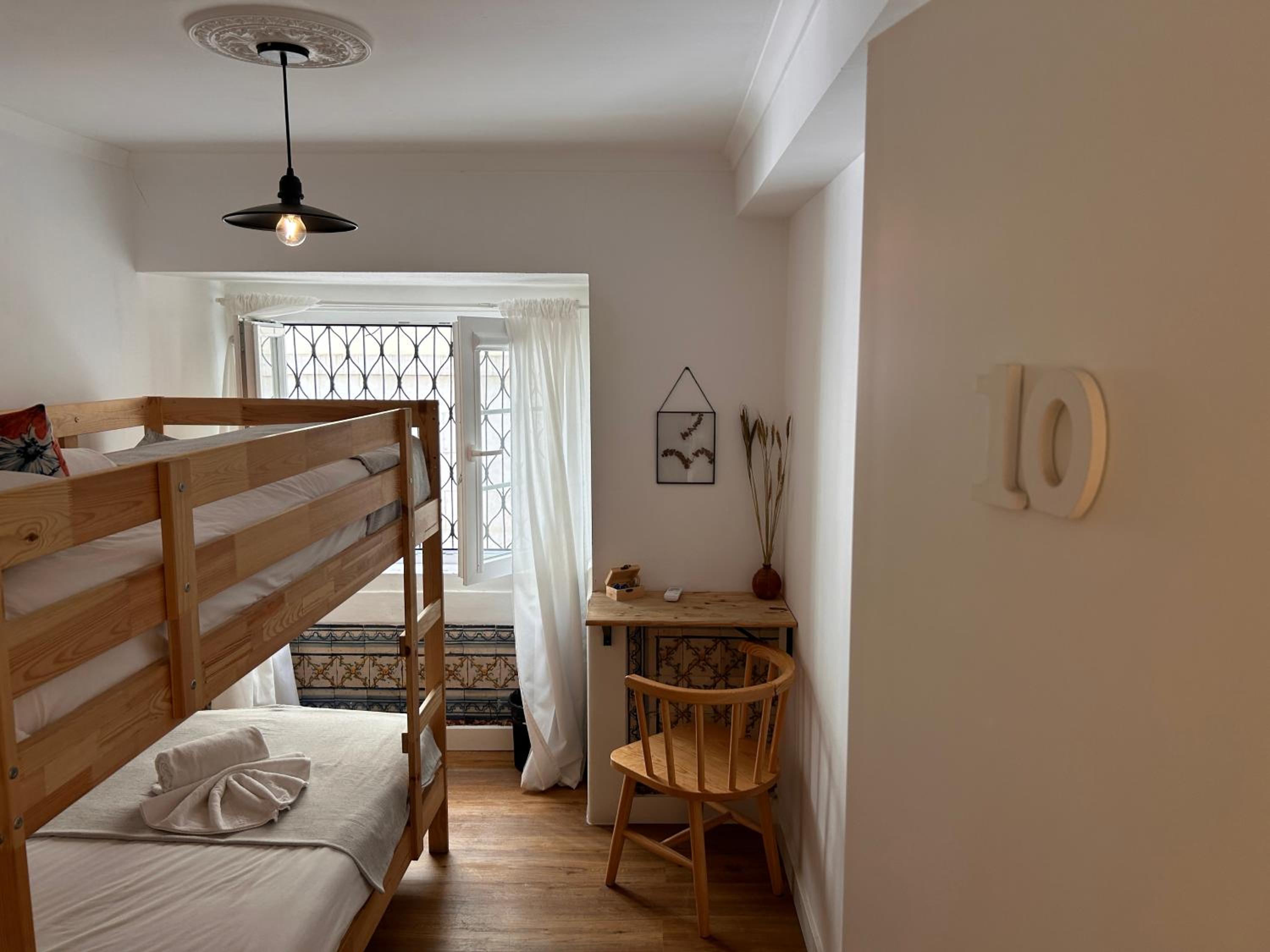 Bunk-Bed Room with Shared Bathroom photo 1