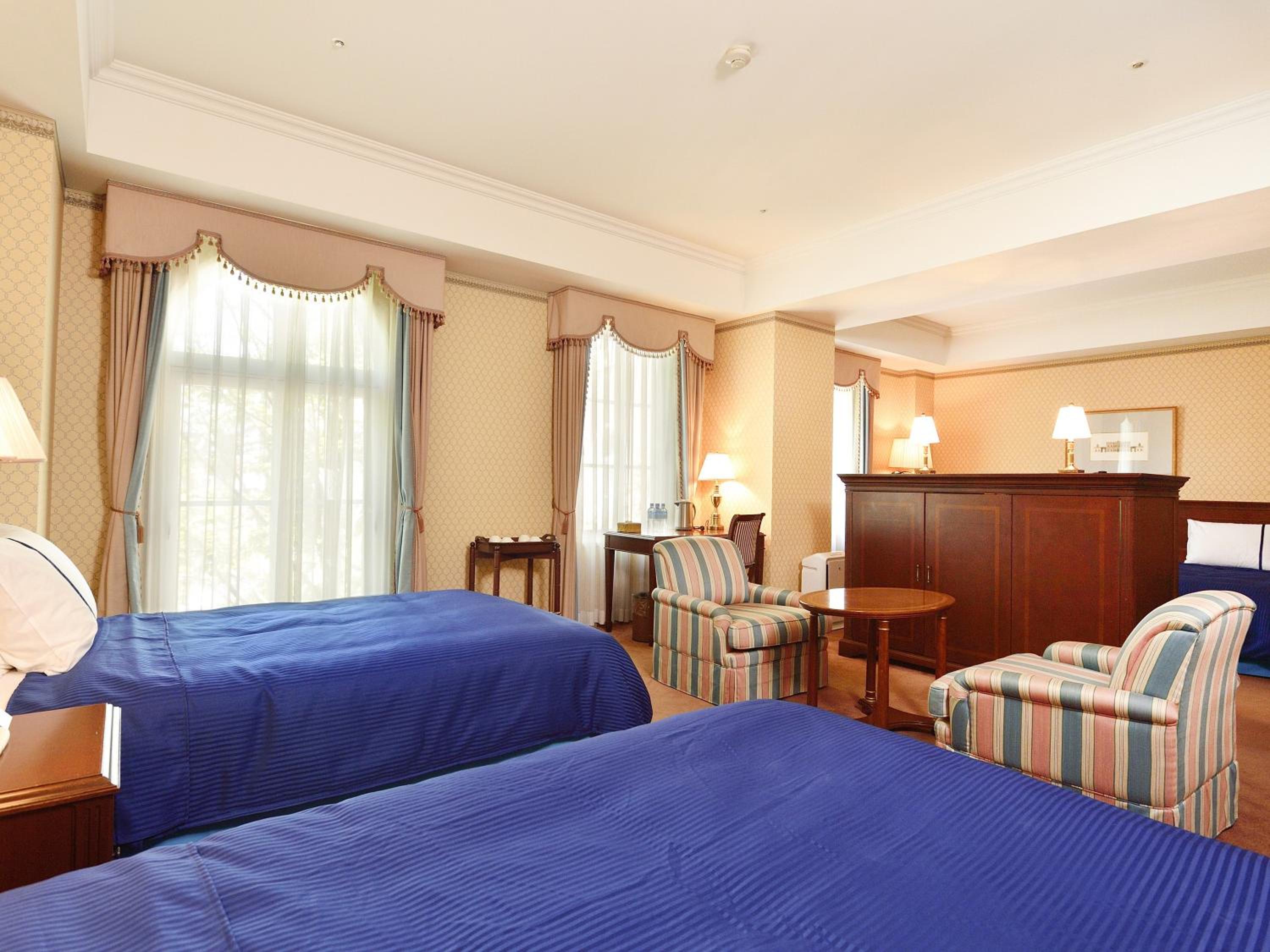 Deluxe Family Room