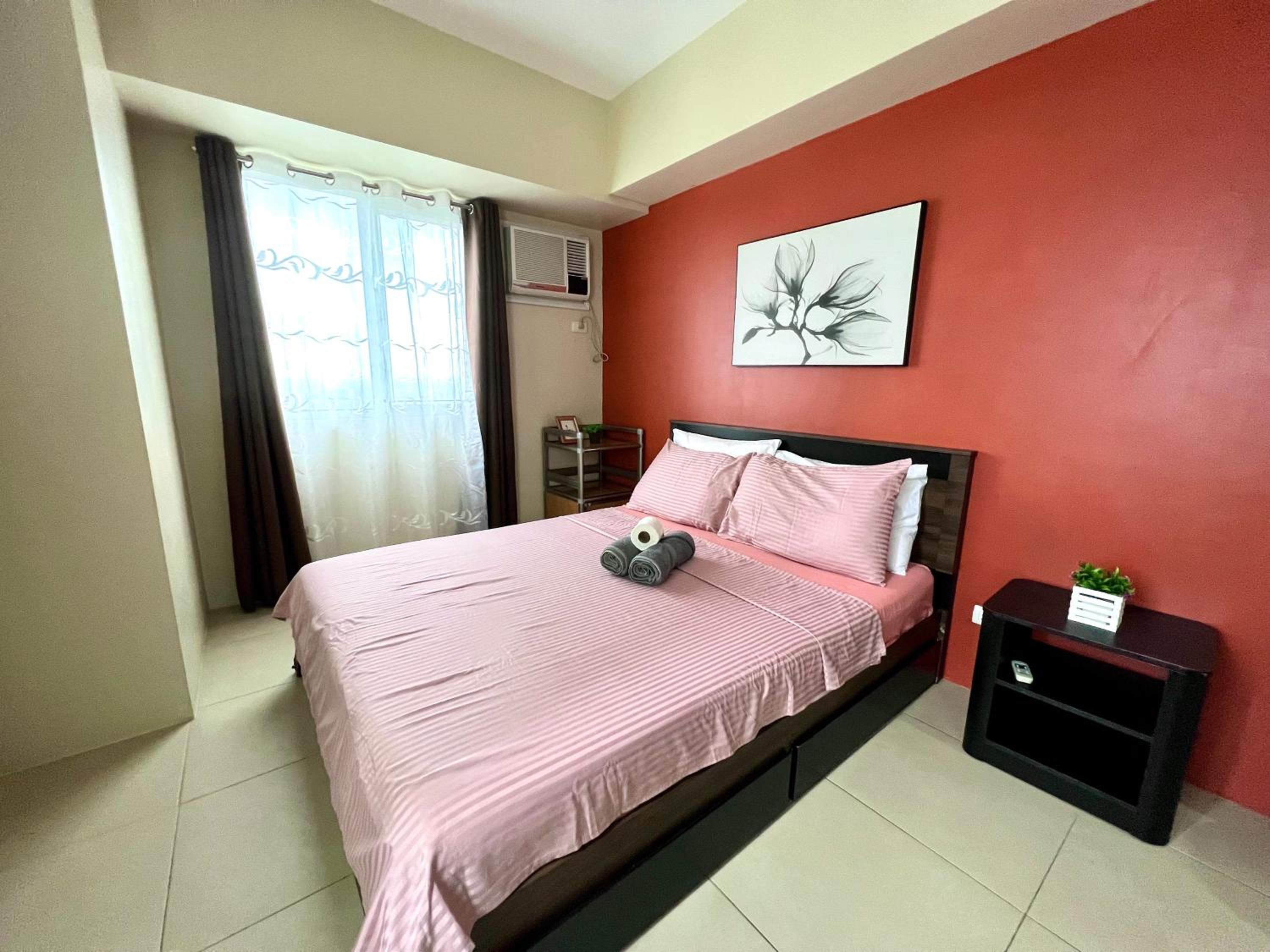 Deluxe One-Bedroom Apartment with City View