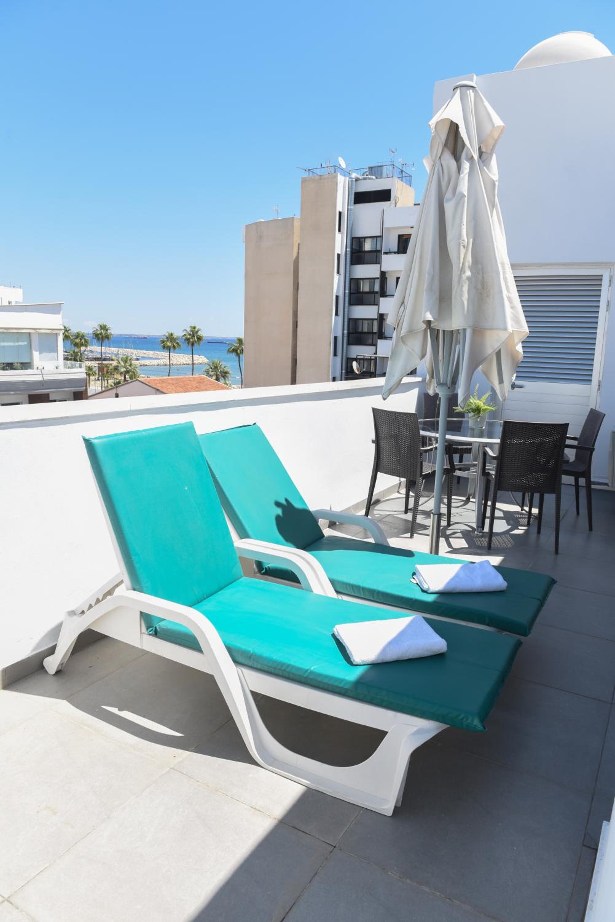 Balcony & Terrace