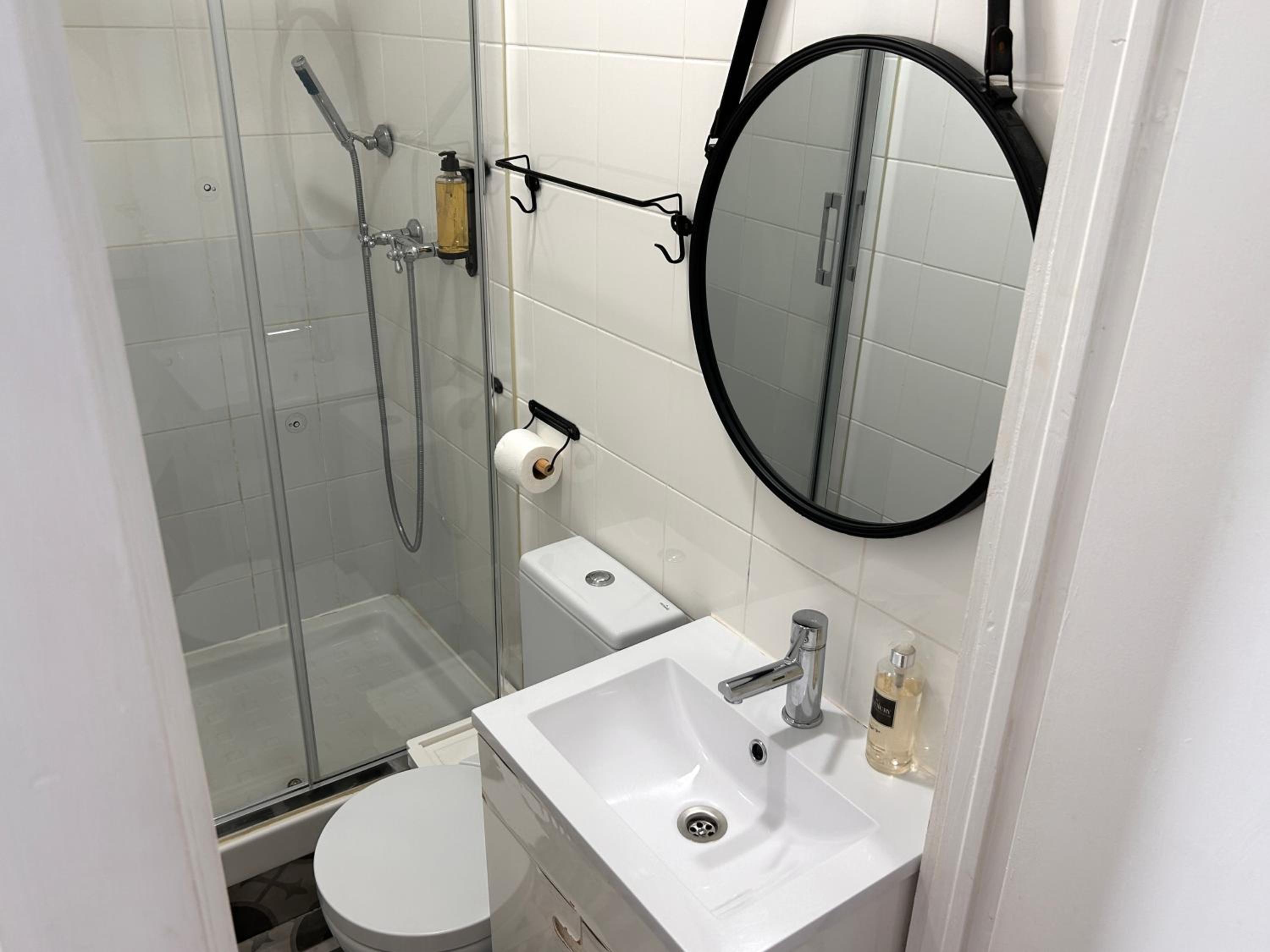 Twin Room with Private Bathroom - 3rd floor - Photo 5
