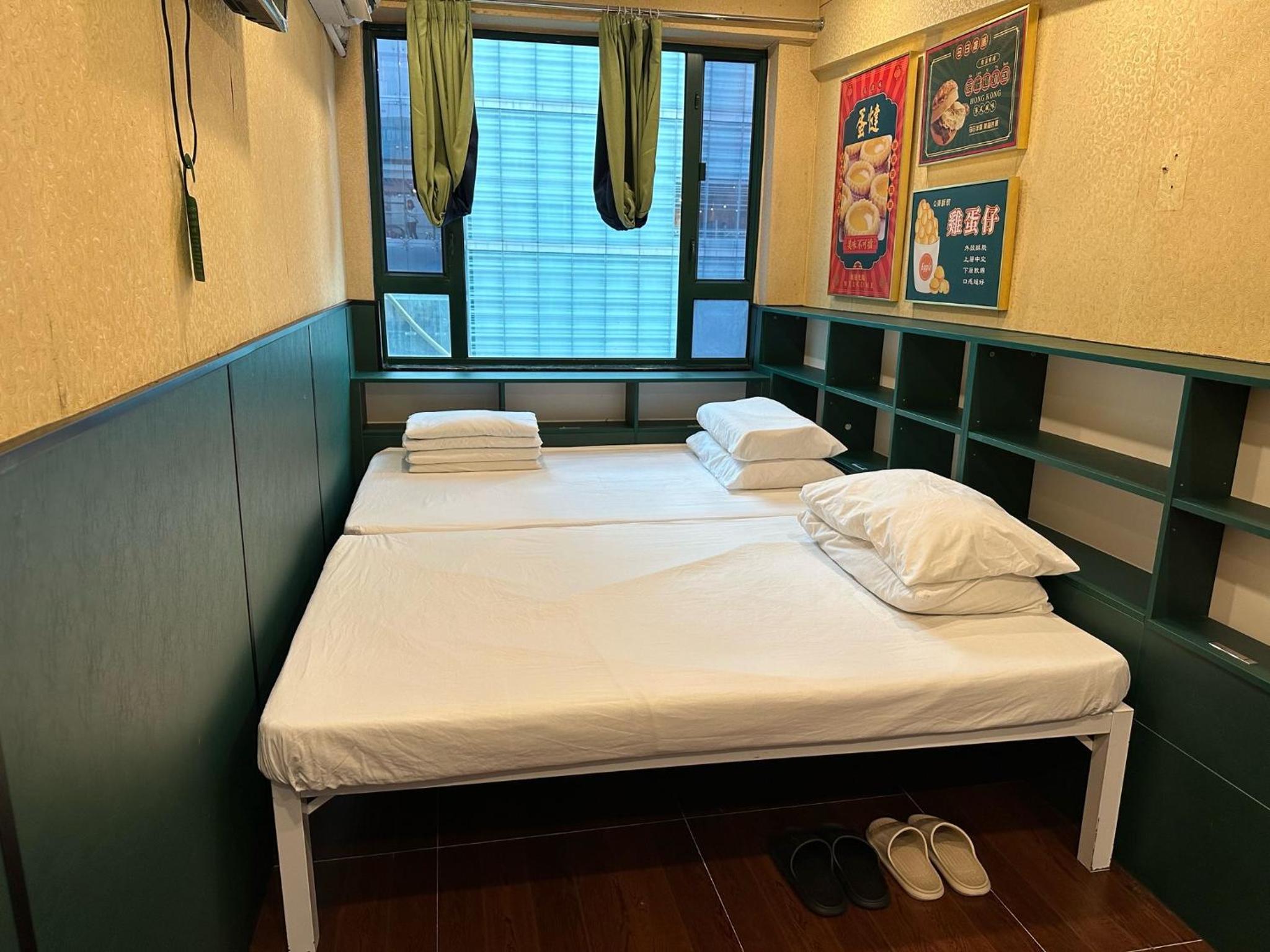 Quadruple Room with Private Bathroom