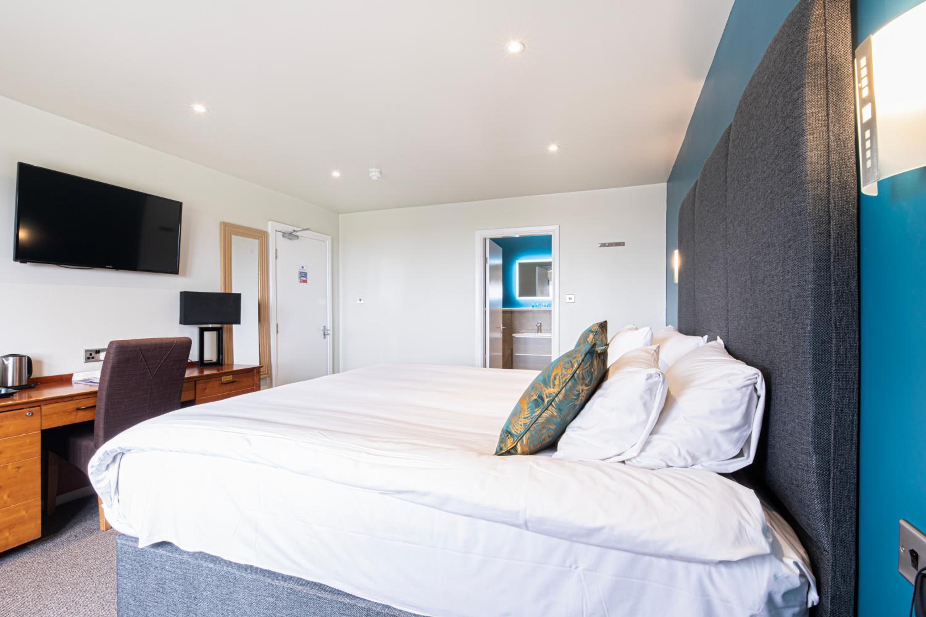 Superior King Room - Photo 3