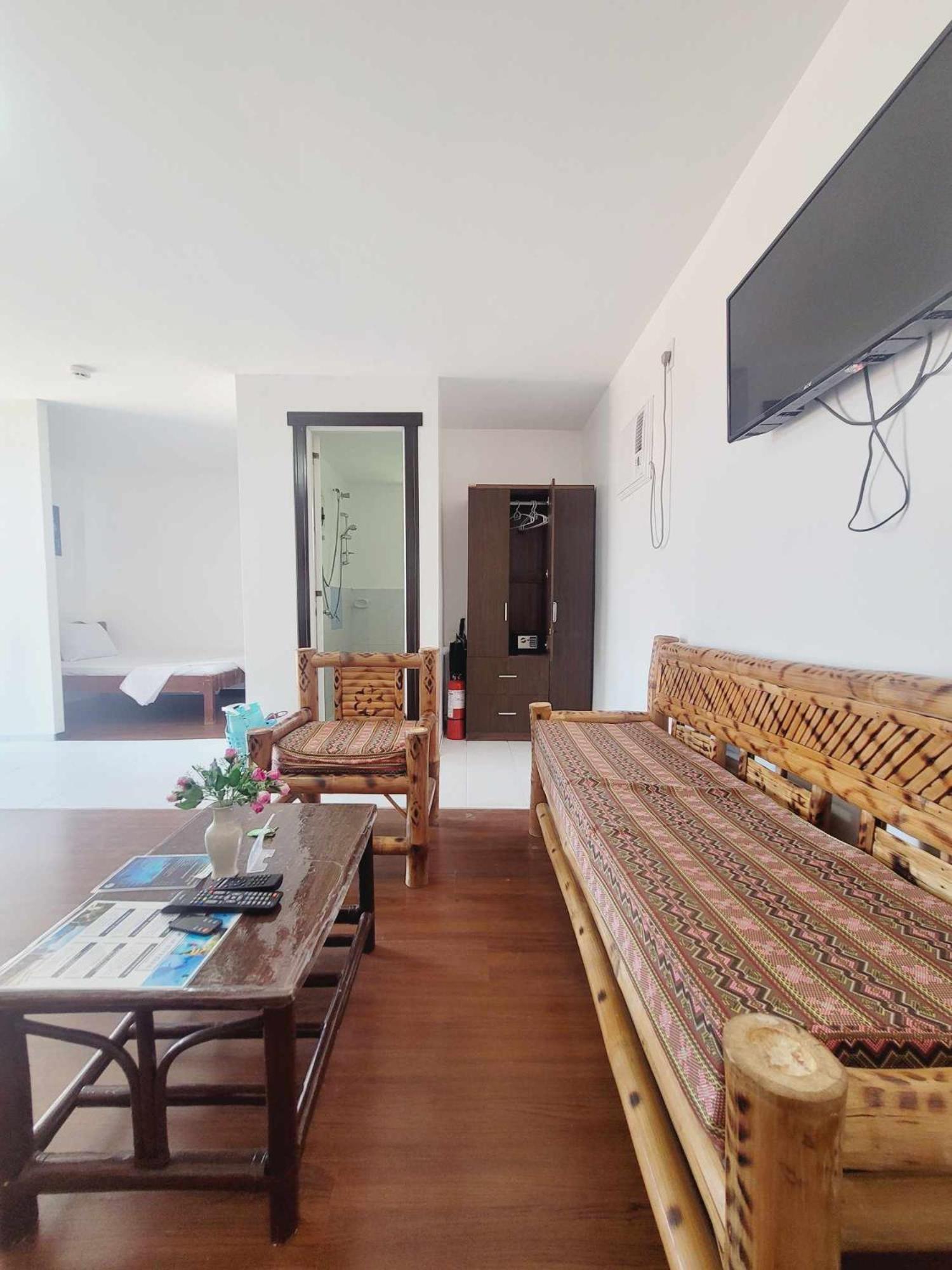 Standard Family Room - Photo 4