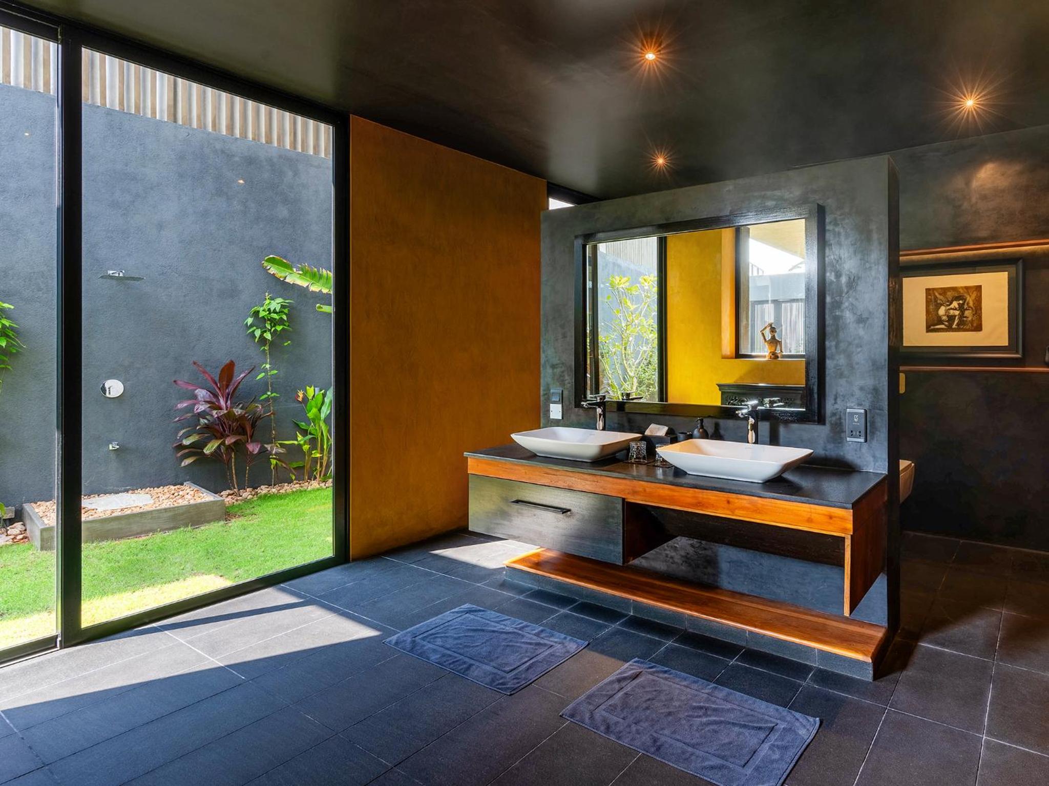 Deluxe Suite with Sea View