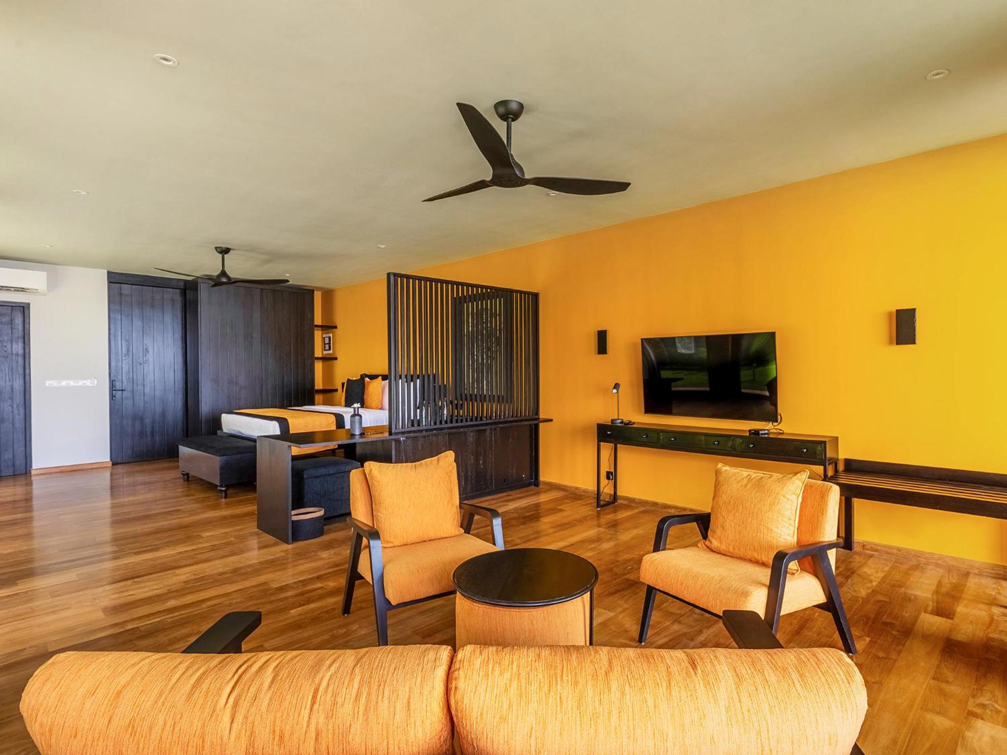 Deluxe Suite with Sea View photo 3