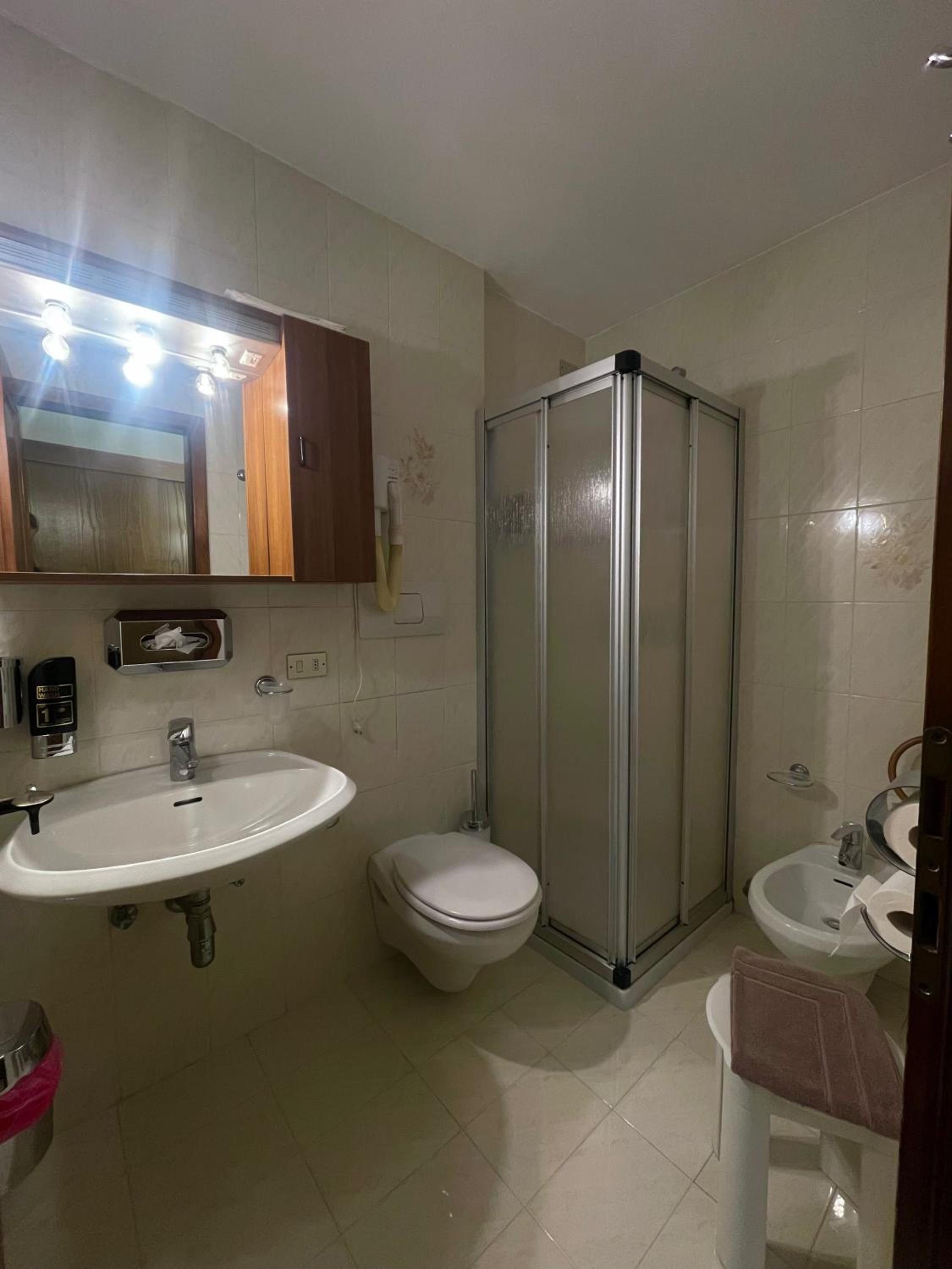 Double Room - Photo 5