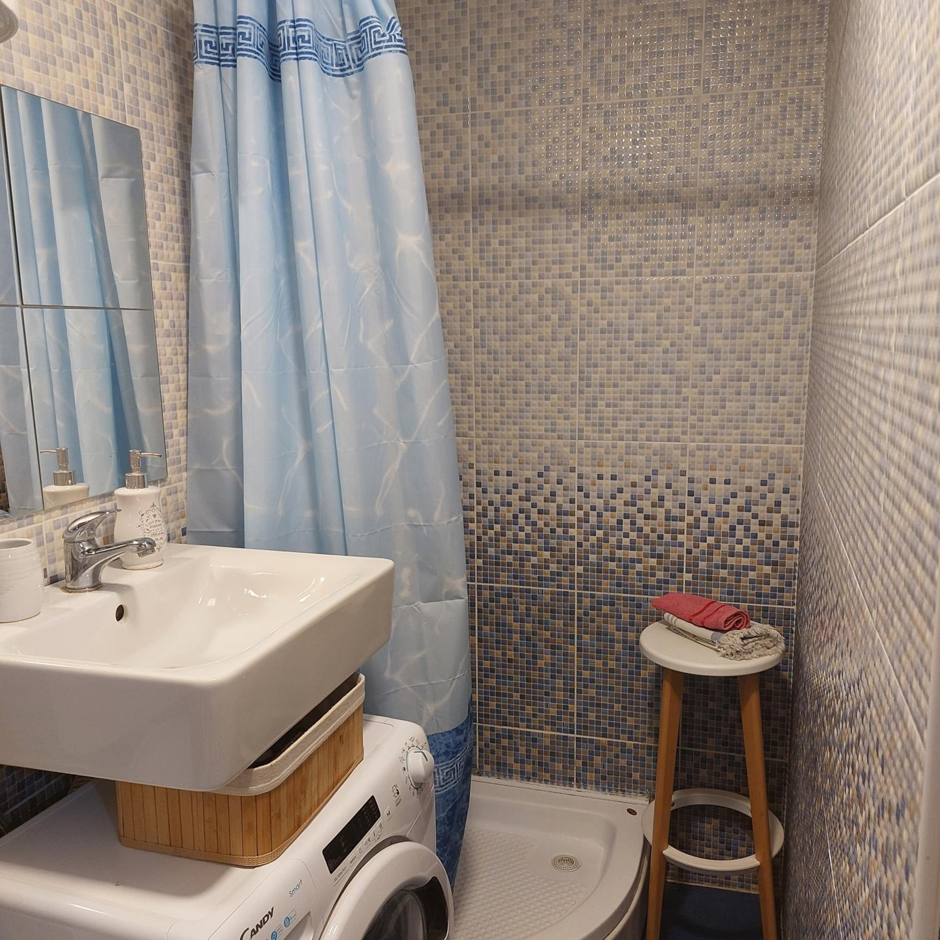 One-Bedroom Apartment photo 2