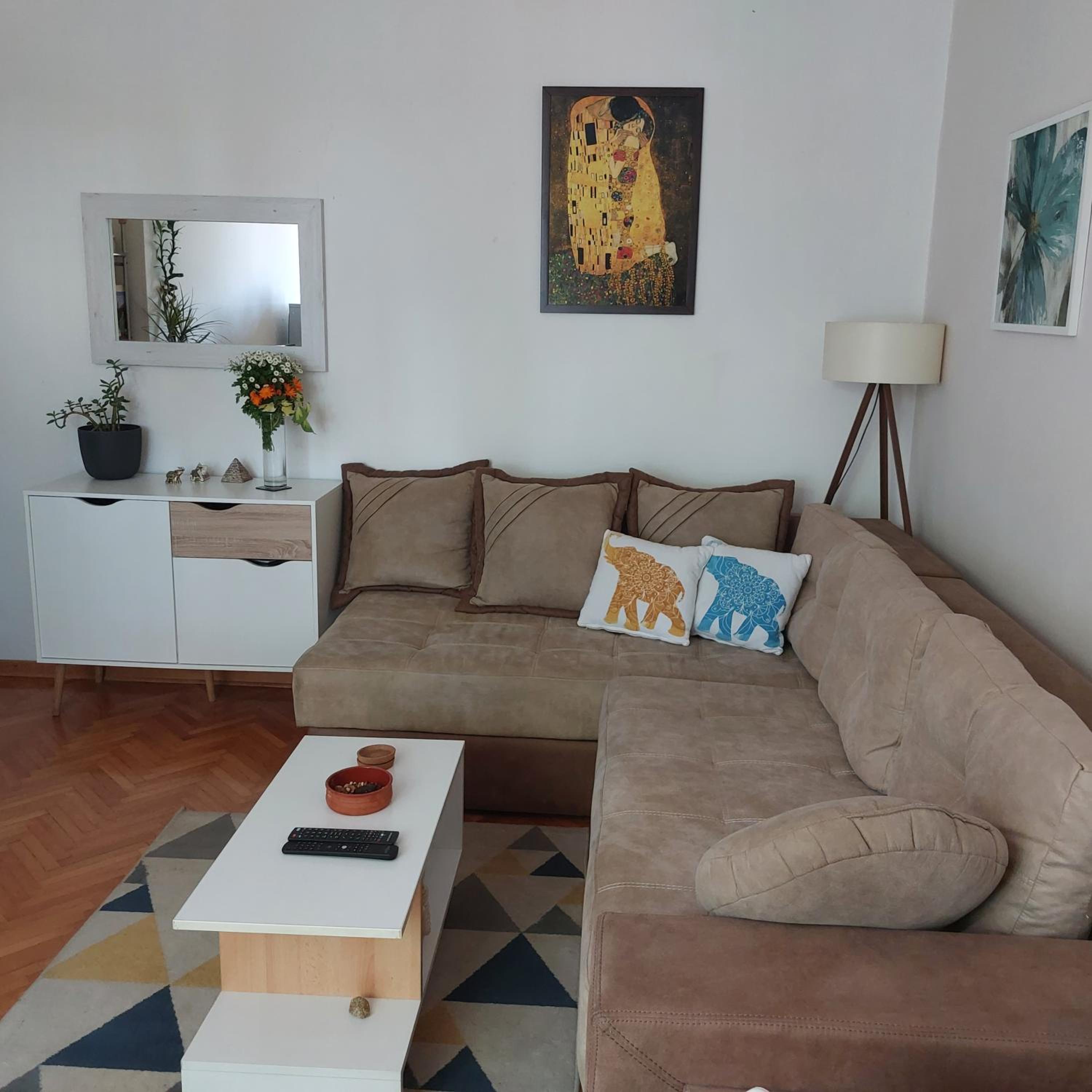 One-Bedroom Apartment photo 1