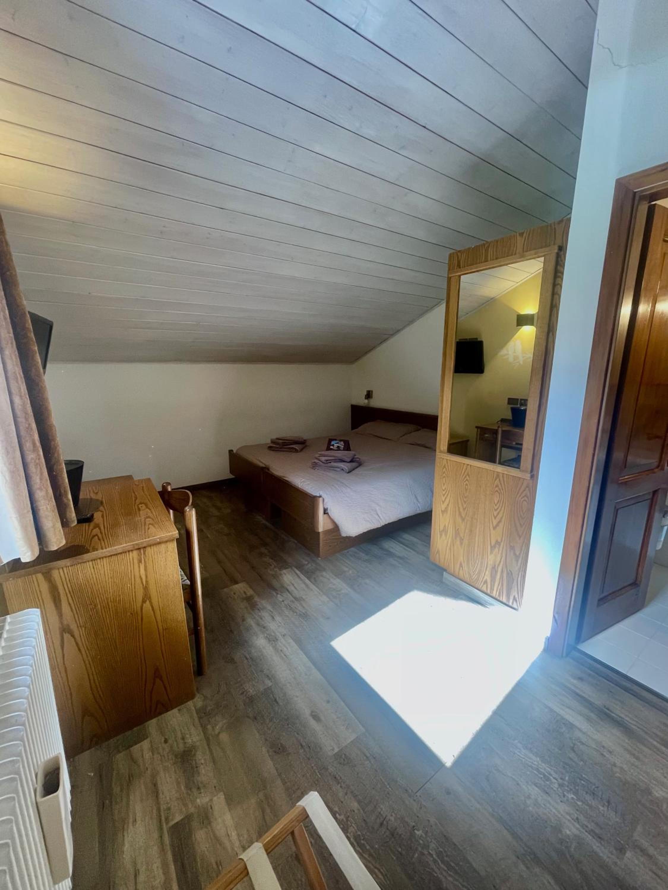 Double Room with Balcony - Photo 1
