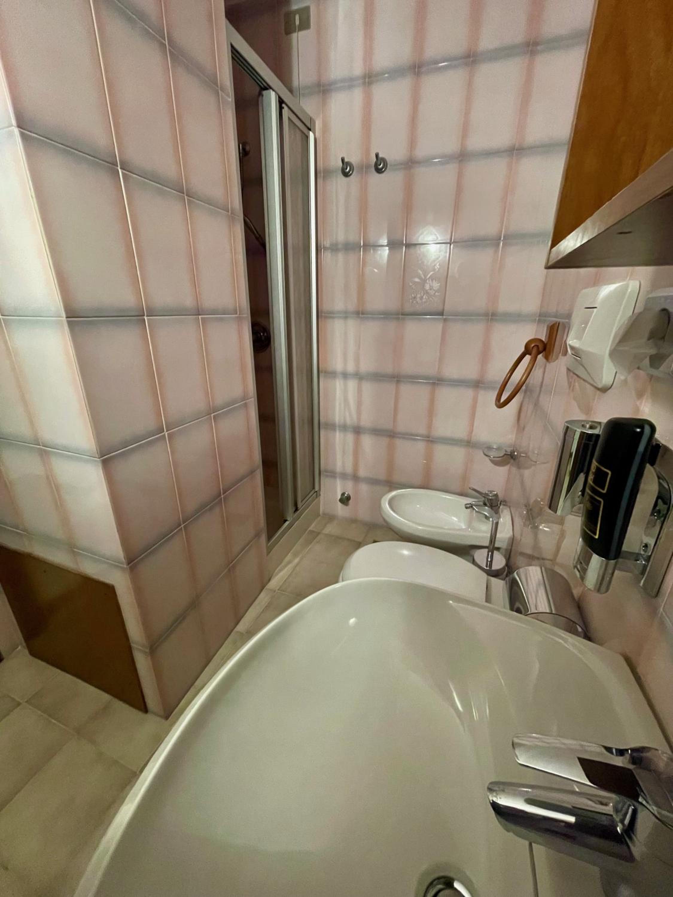 Double Room with Balcony - Photo 7