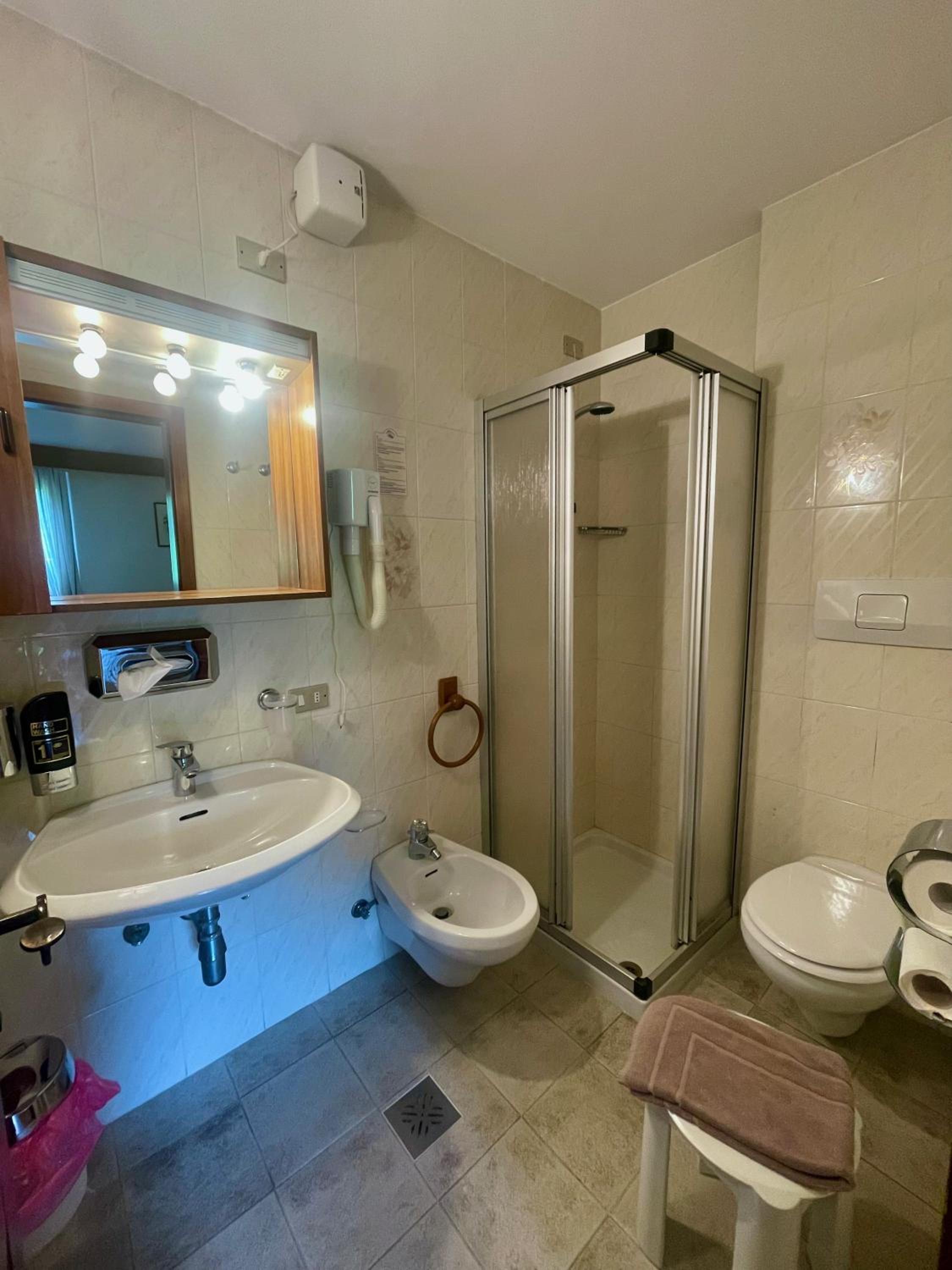Triple Room with Balcony - Photo 5