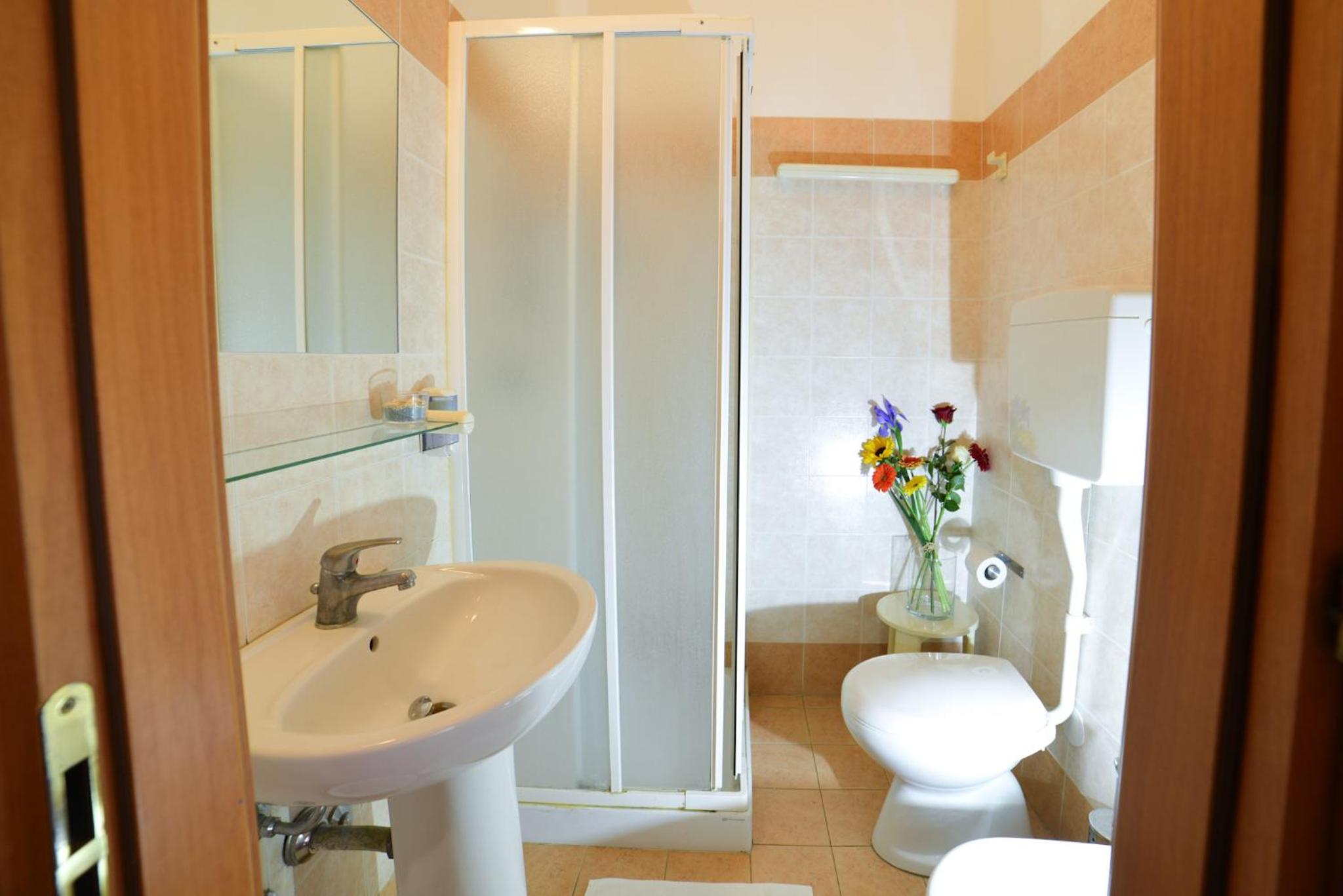 Double or Twin Room with Bathroom - Photo 33