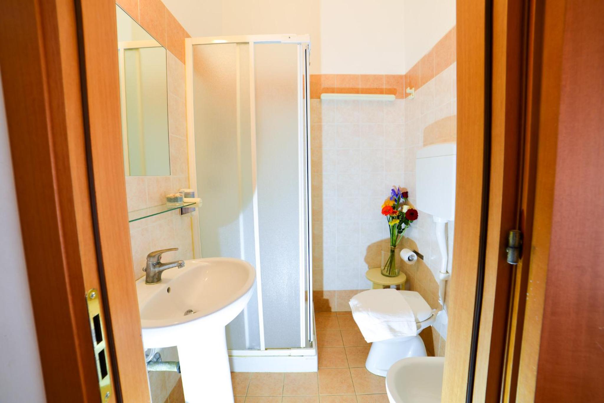 Double or Twin Room with Bathroom - Photo 34