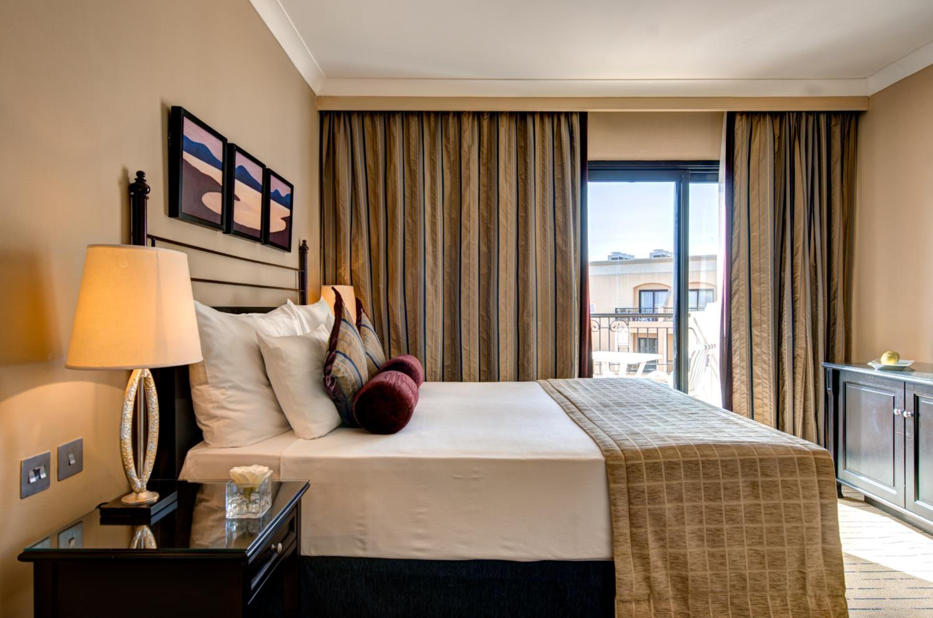 Executive Queen Sea View Room
