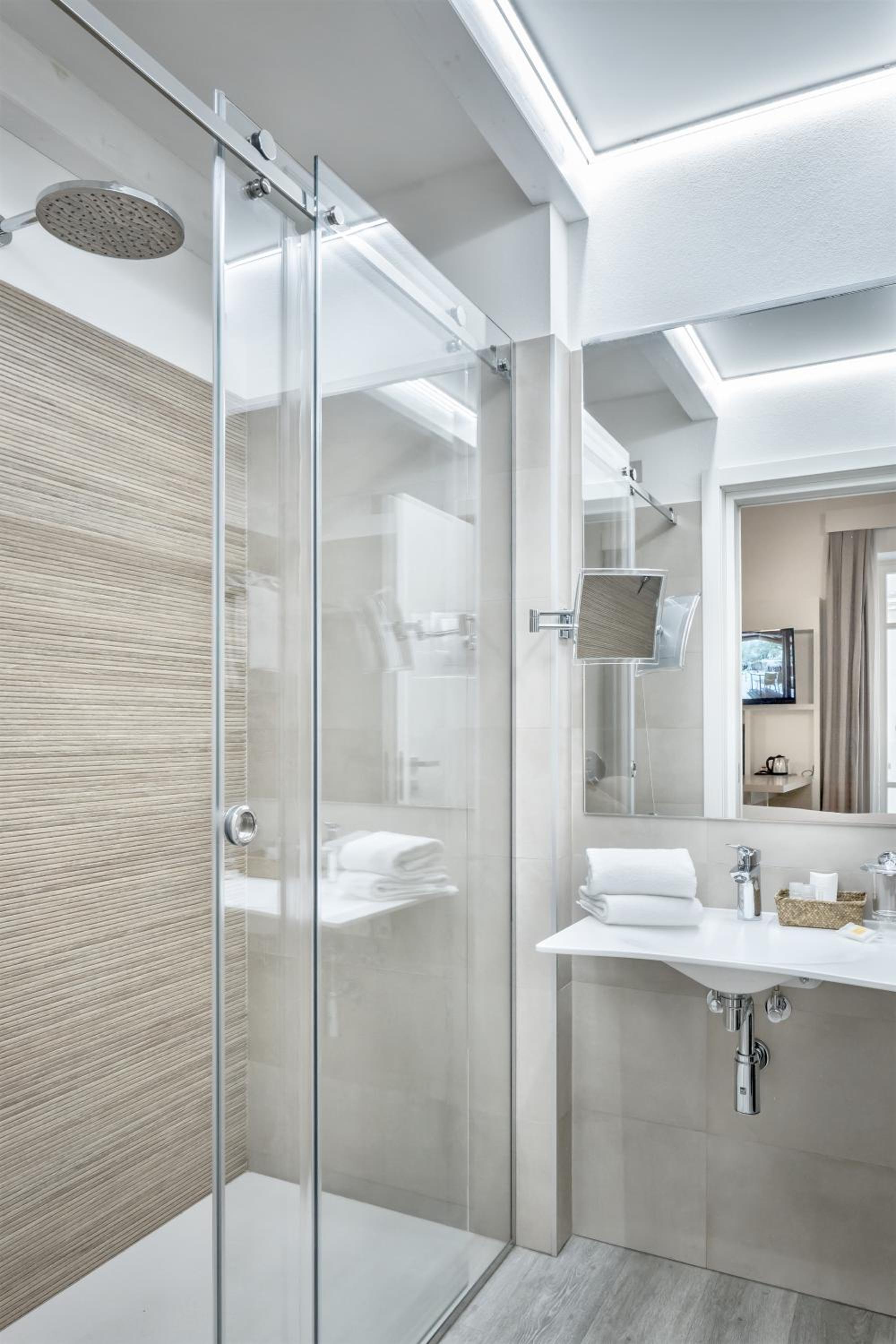 Suite - Photo 5