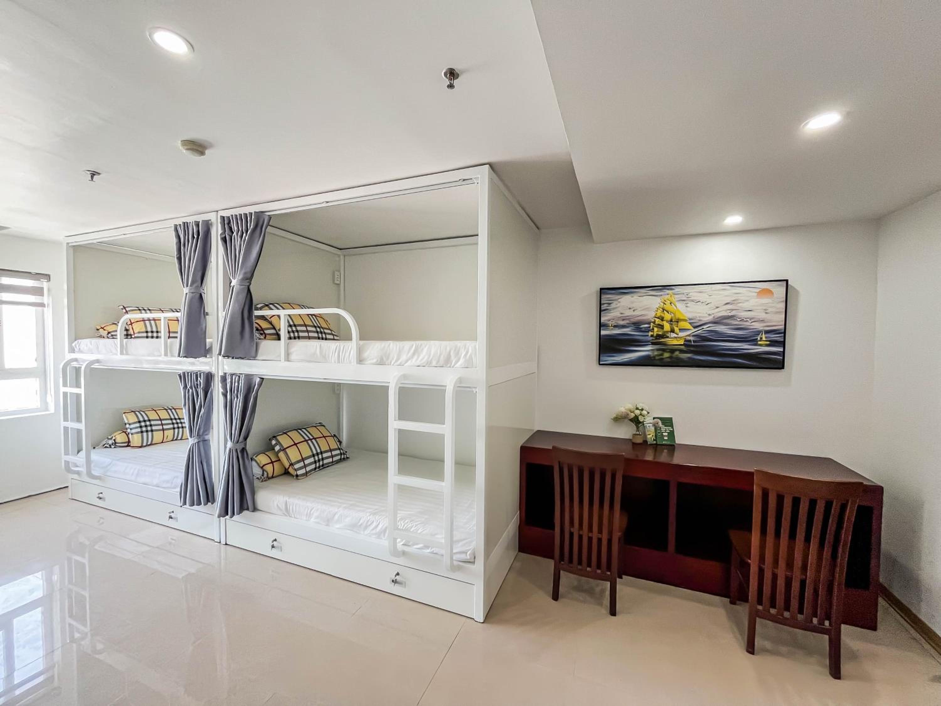 8-Bed Mixed Dormitory Room
