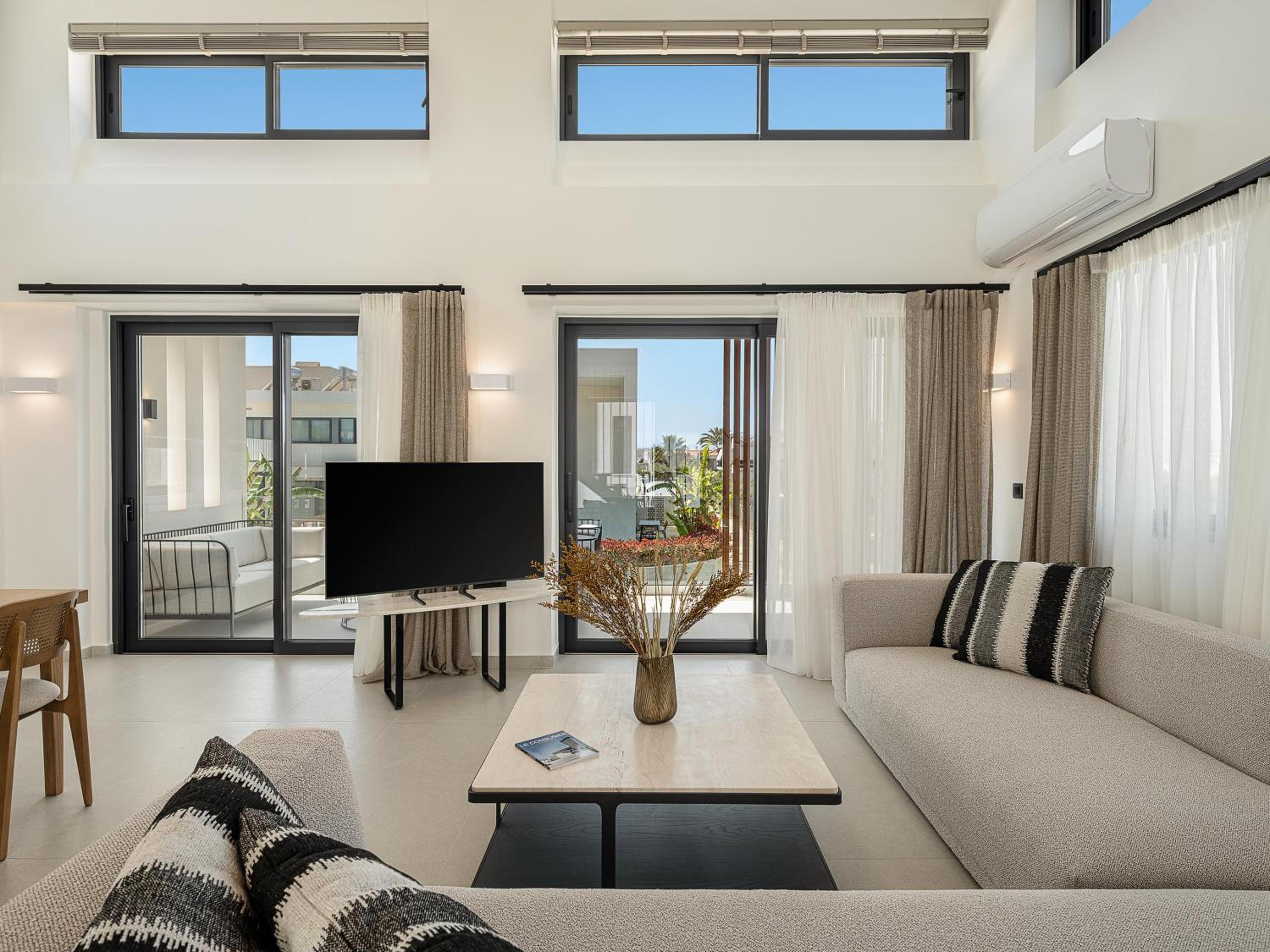 Deluxe Apartment with Private Hot Tub